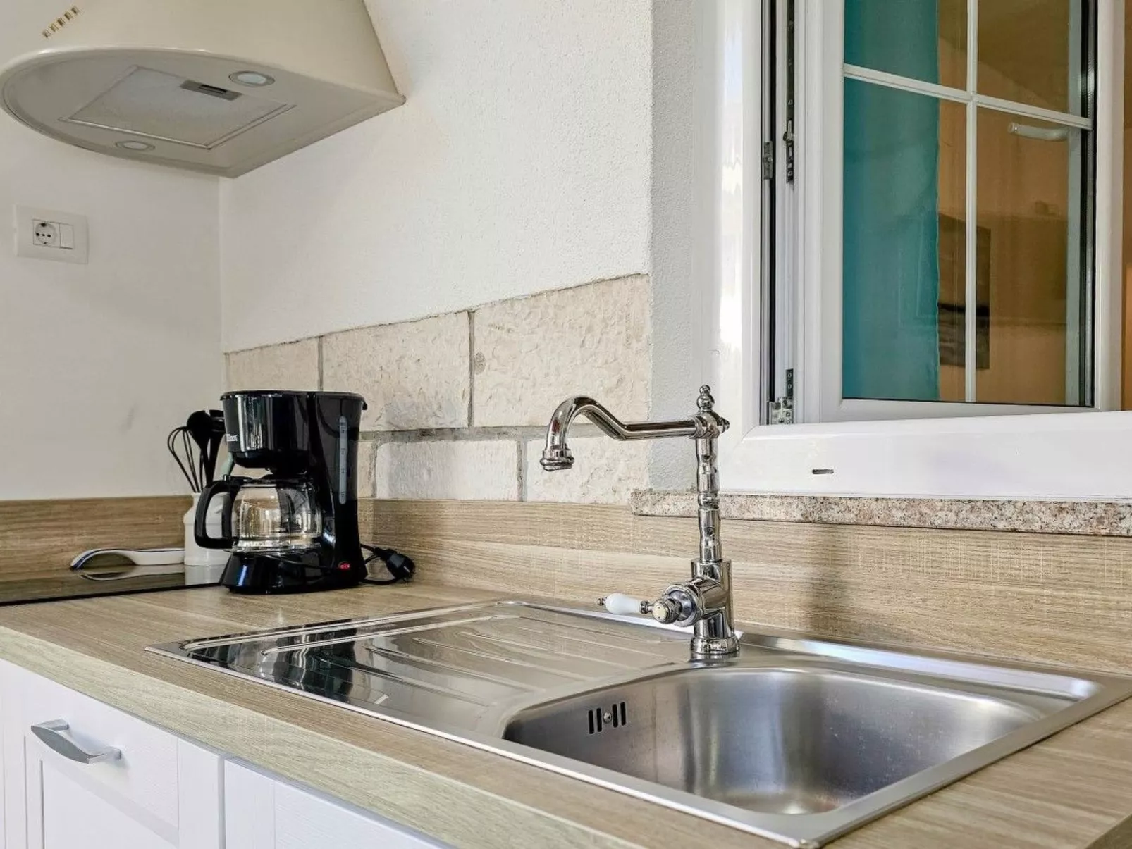 Für 2 Personen ca. 22 m&sup2; in Novigrad, Adriaküste Kroatien (Westküste von I-Dedans