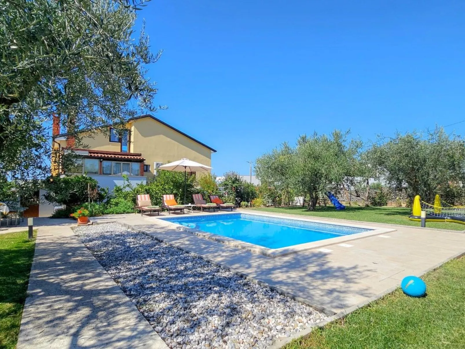 Wohnung für bis zu 6 Personen mit Schwimmbad-Draußen