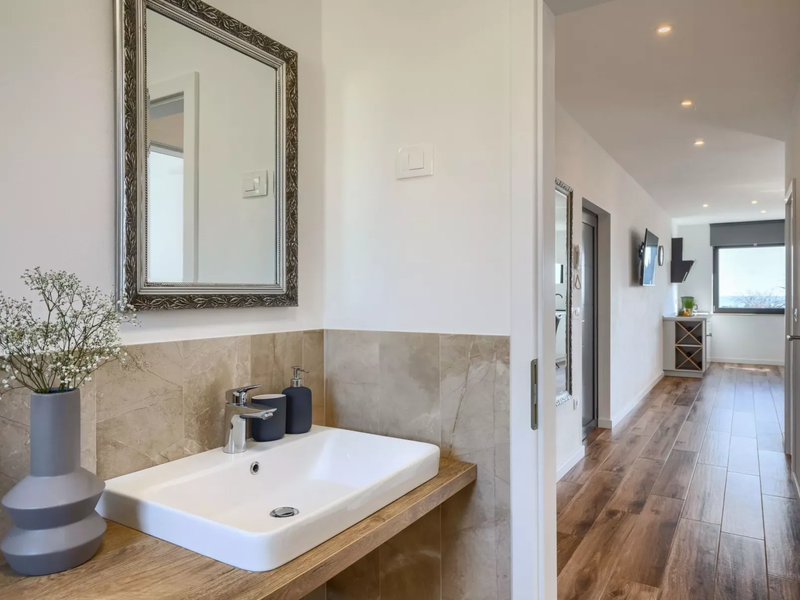 Charmante Ferienwohnung mit Balkon-Dedans