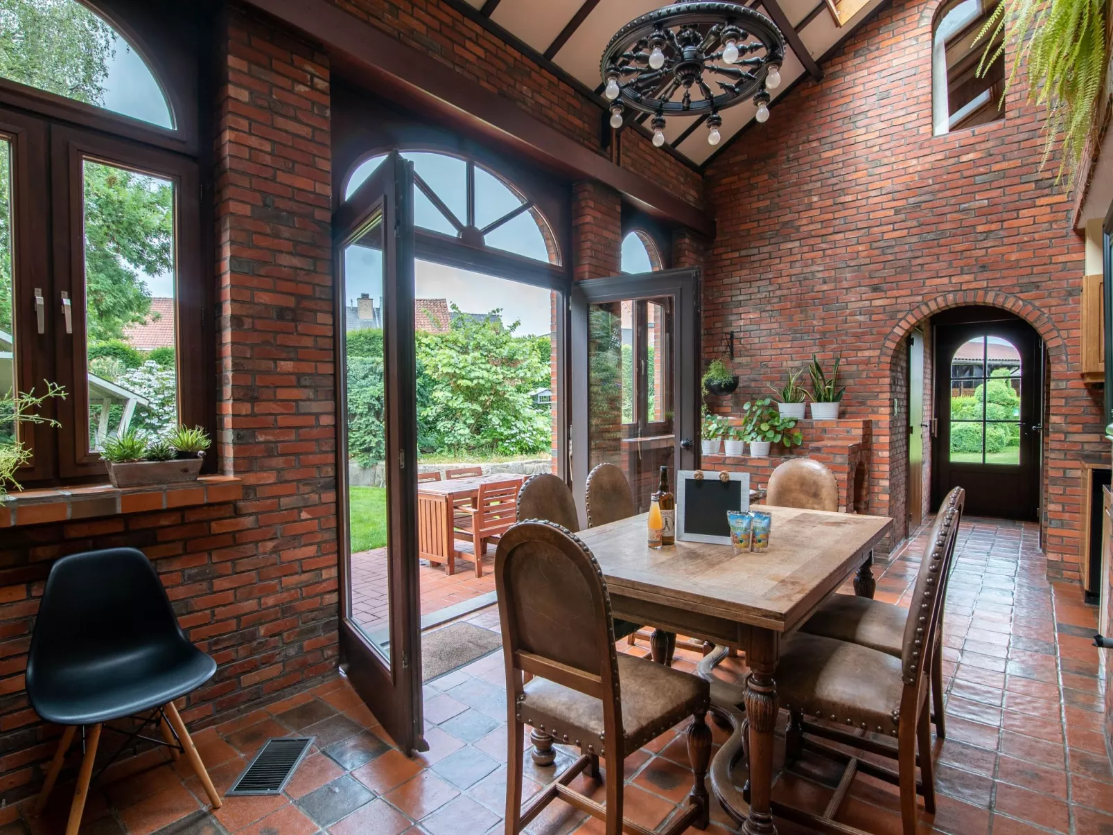 Gemütliches Haus mit eingezäuntem Garten-Inside