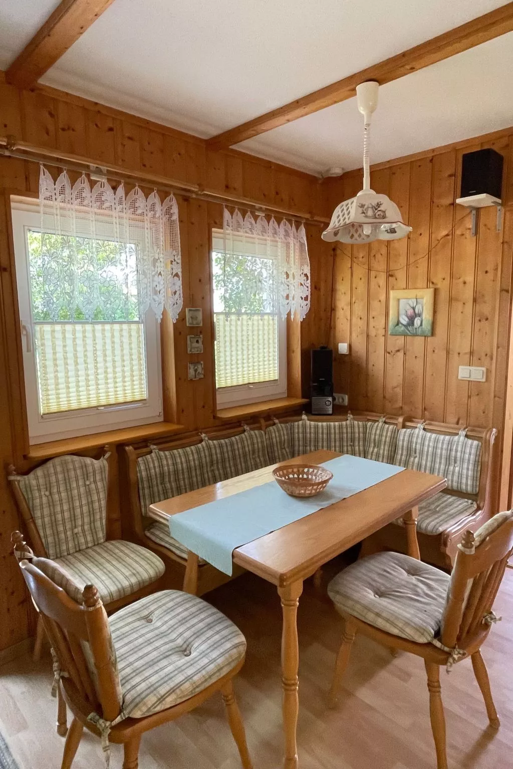 In Dahmen Terrasse und Grill-Drinnen