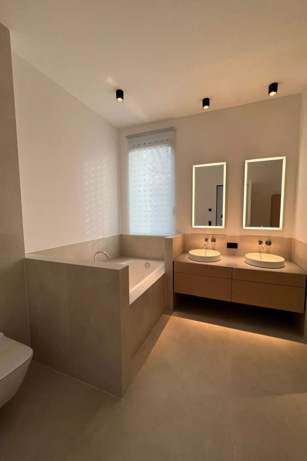 Modernes Einfamilienhaus-Drinnen