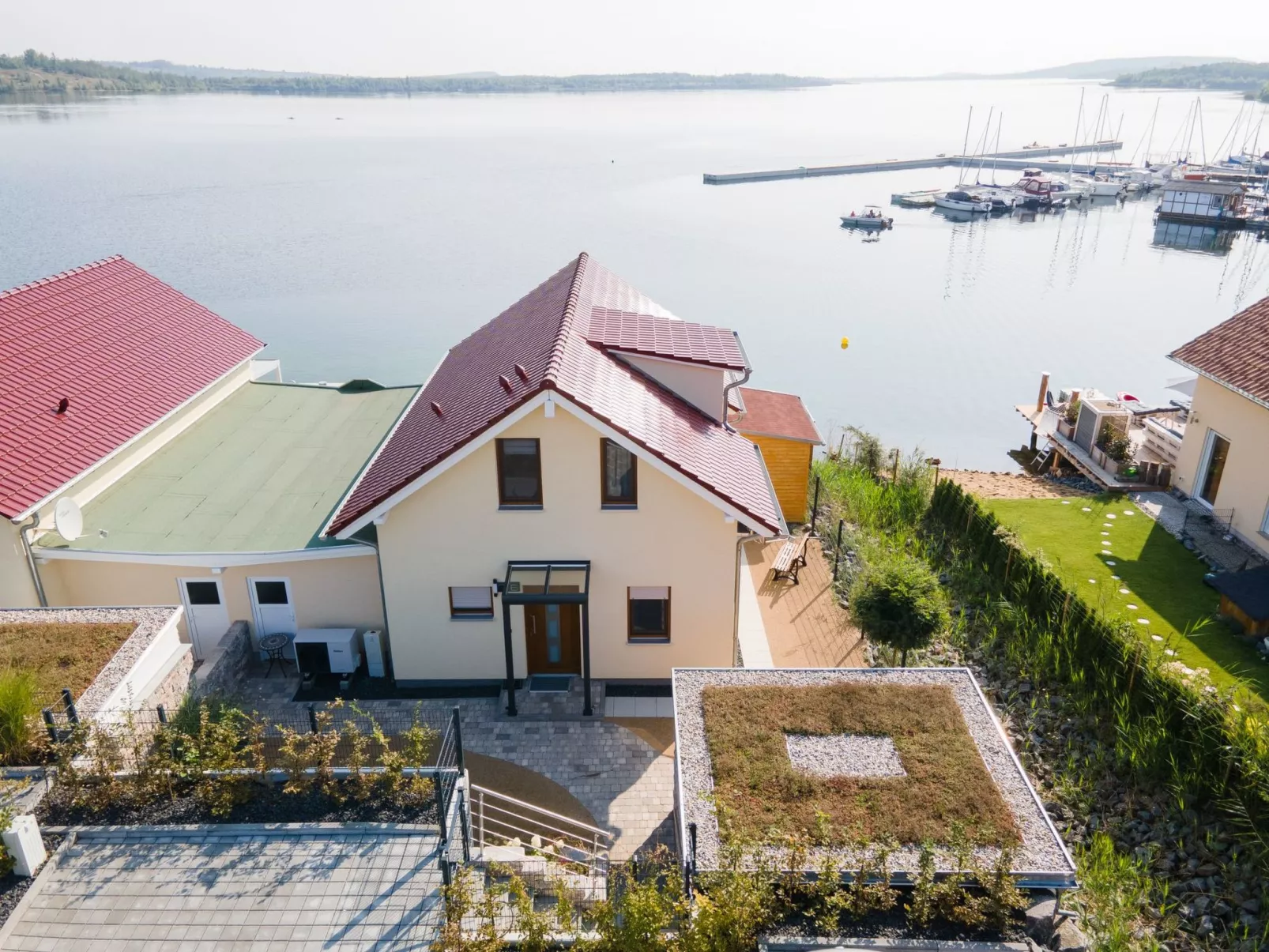 Seehaus Arielle mit Wassergrundstück-Draußen