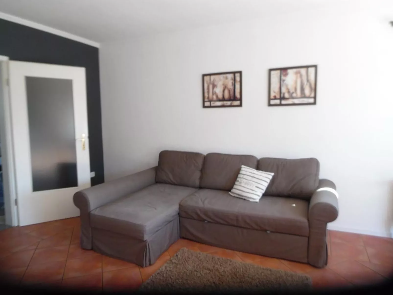 Mit Garten und Stellplatz-Dedans