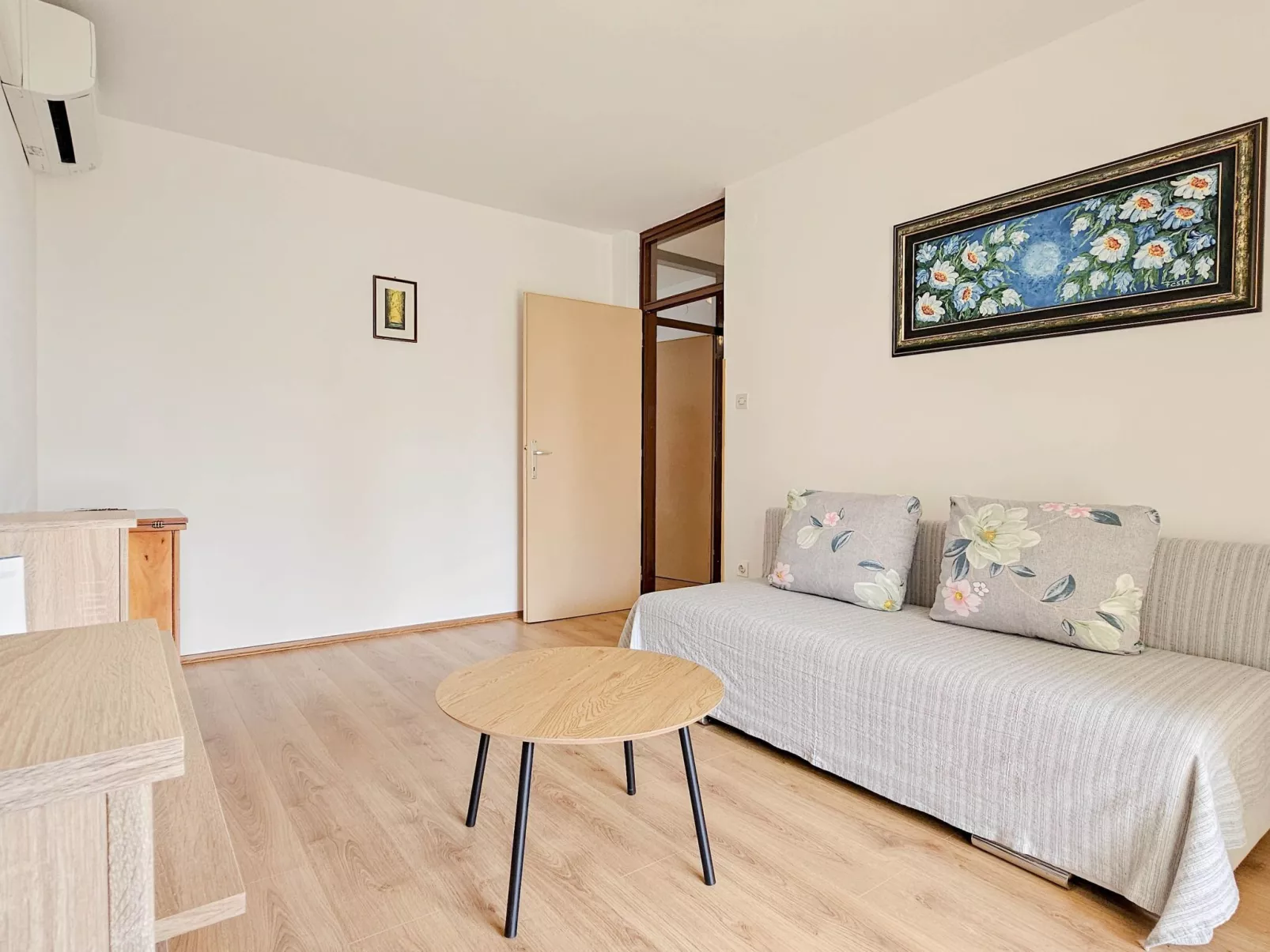 "Olga" mit Balkon-Drinnen