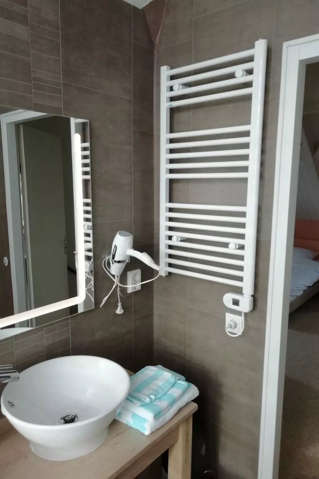 Einmalige, ruhige Ferienvilla im Grünen-Dedans