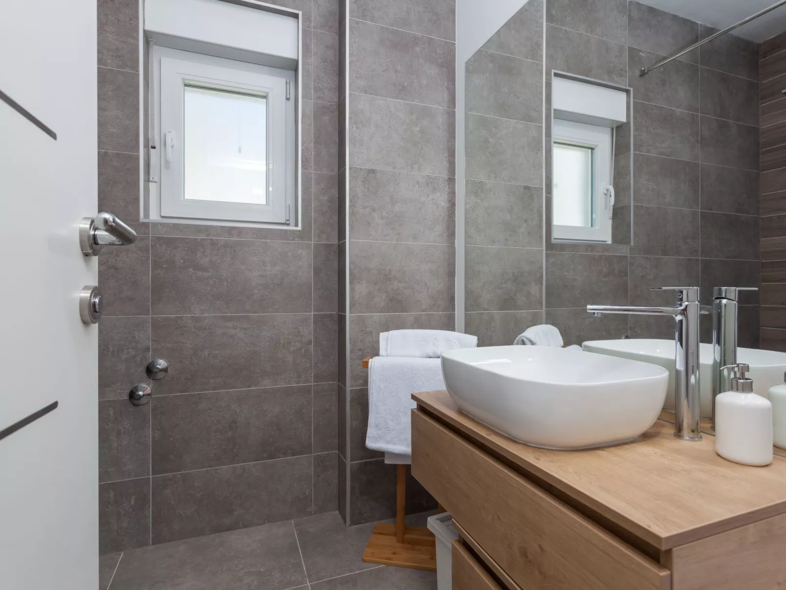 Wunderschöne Ferienvilla Lomari-Image-tags.info