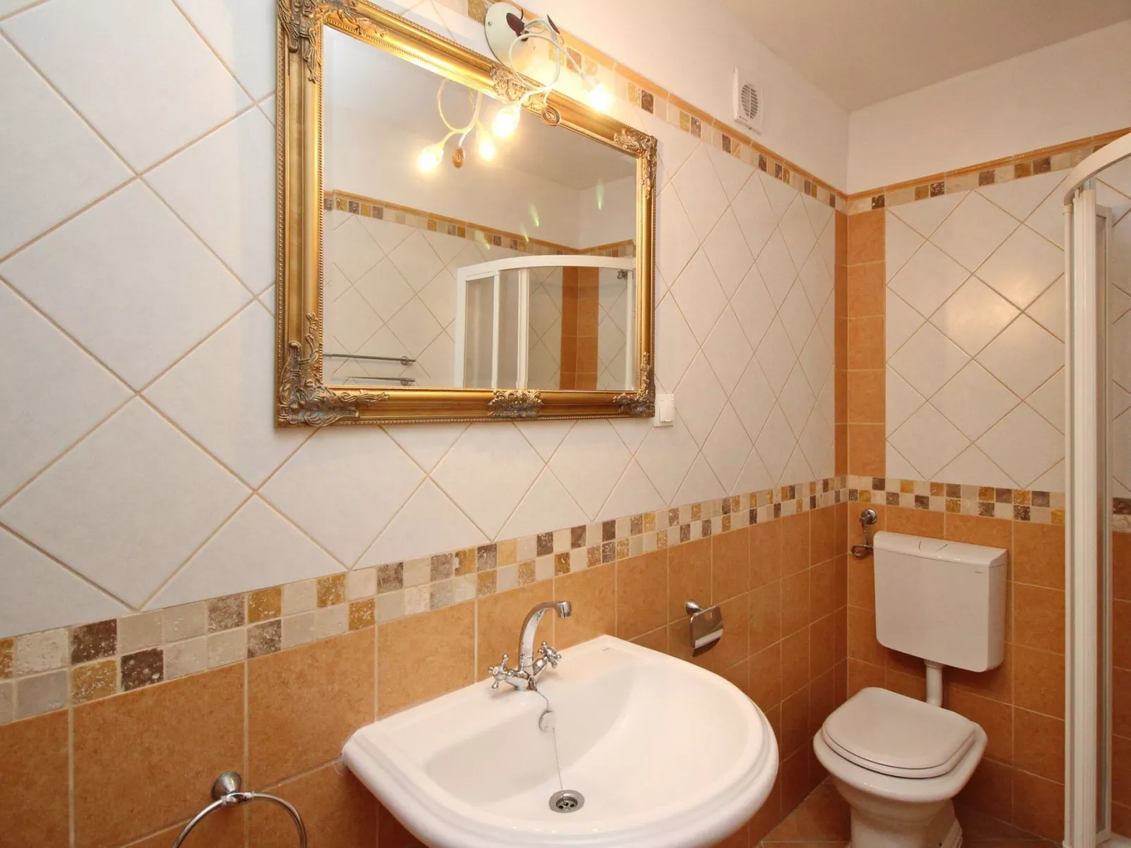 Renoviertes Steinhaus mit Garten und Pool ideal für ein erholsamen Urlaub-Inside