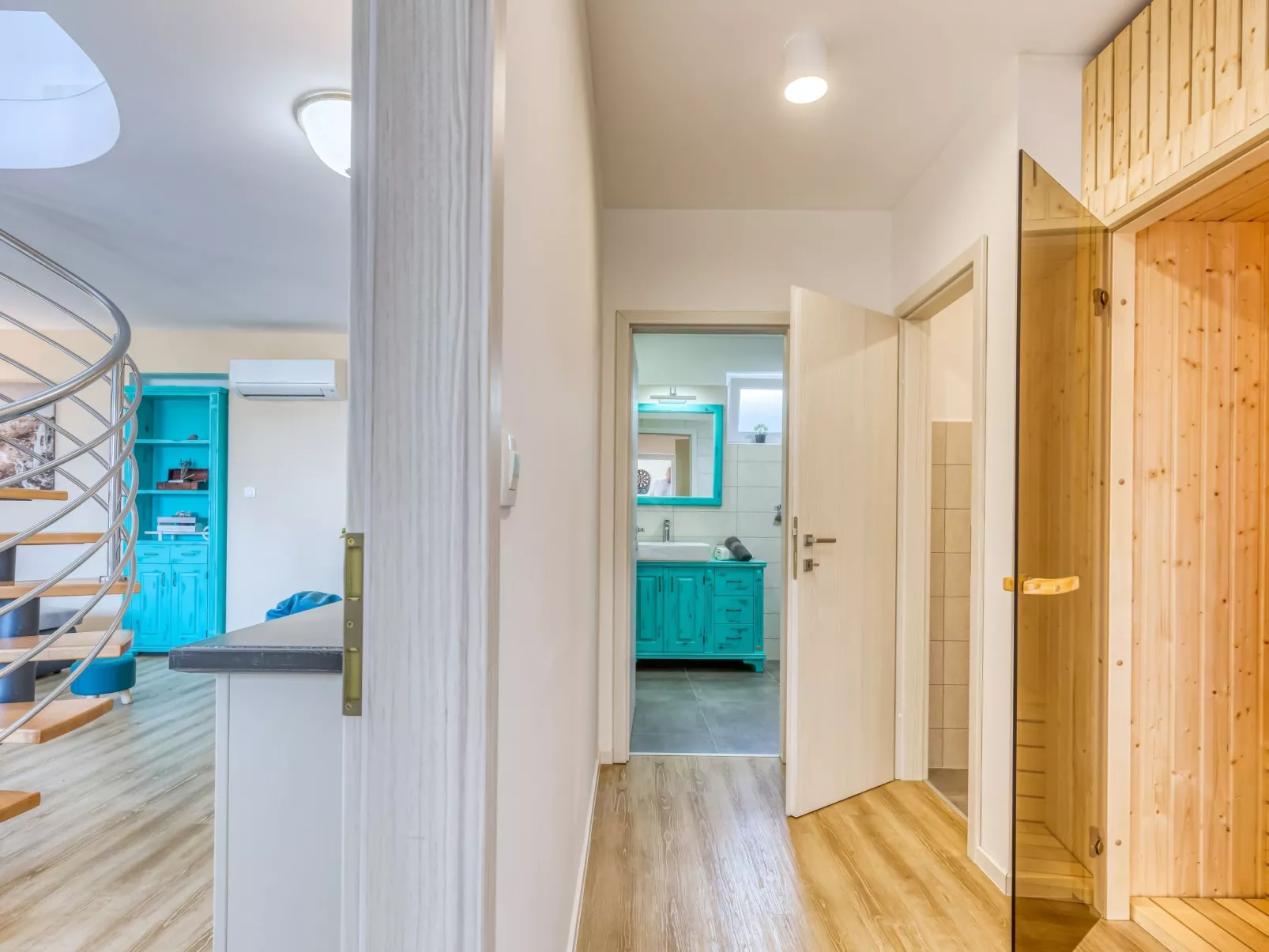 Villa LETICIJA - Luxusvilla mit beheiztem Pool, Sauna, Fitness & Grillplatz in-Dedans