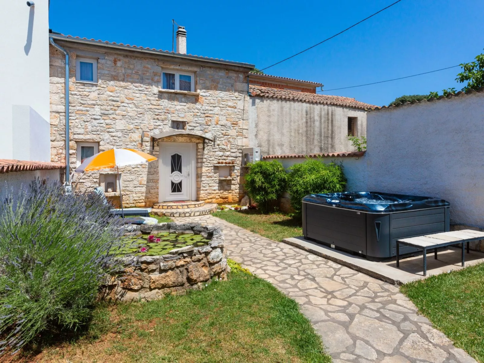 "Lilo Lavender" mit Whirlpool