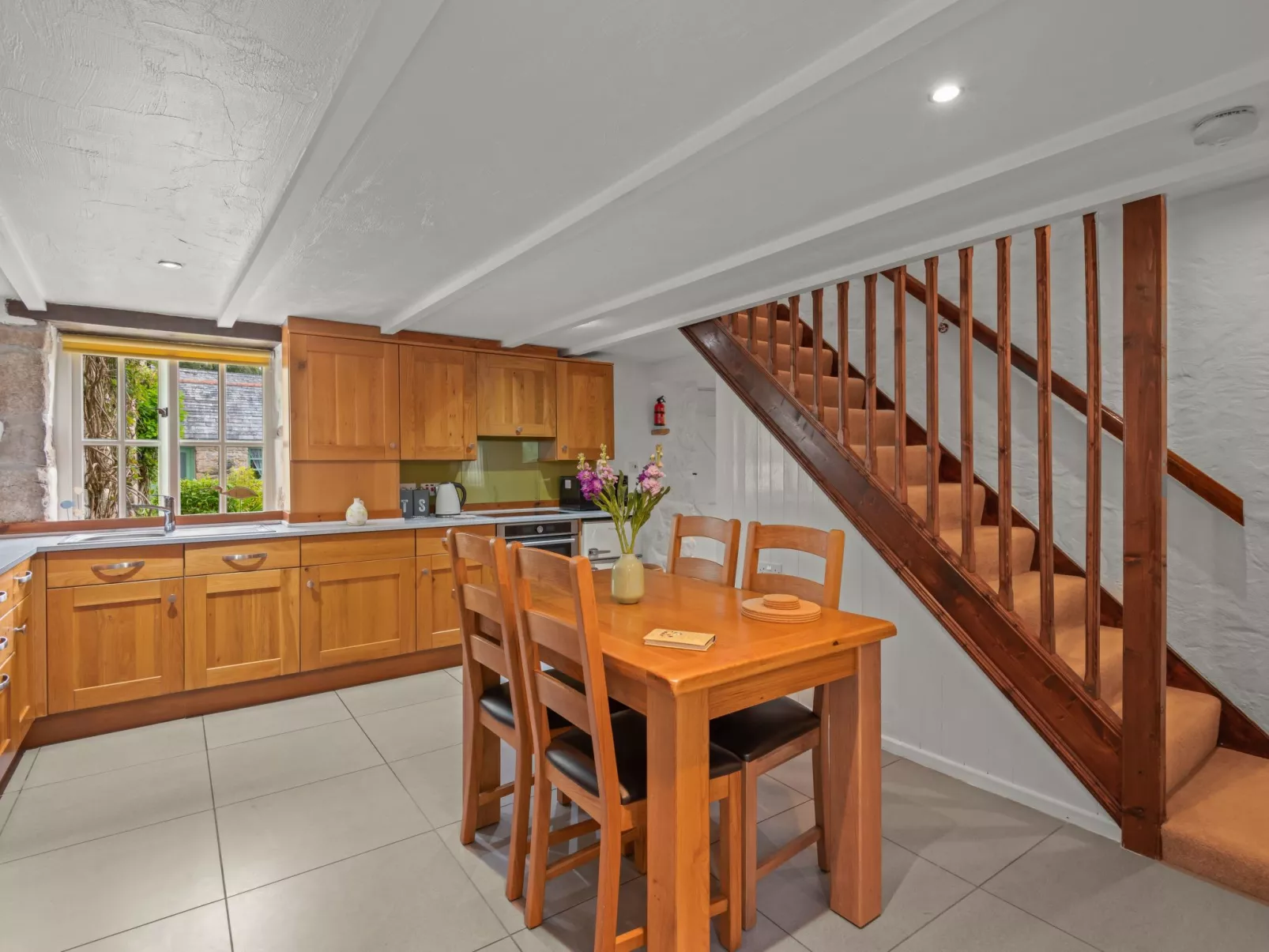 Idyllisches Landhaus mit wunderschönem Garten-Image-tags.info