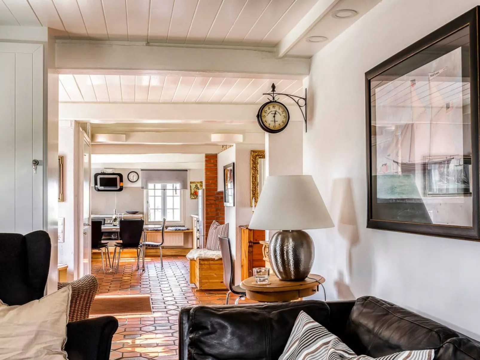 Reetdachhaus inmitten von Wiesen und Feldern-Dedans