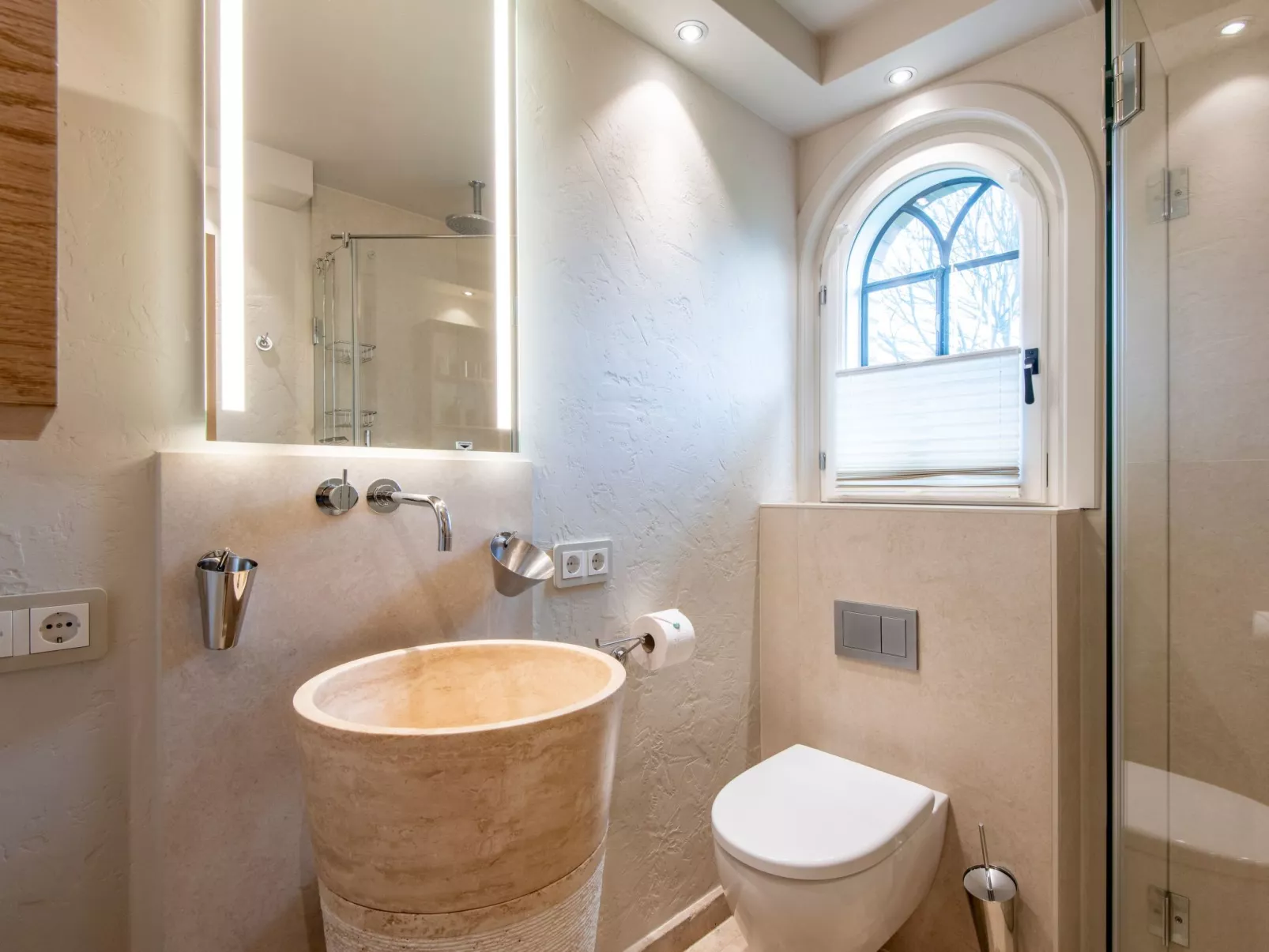 In Großmorsum mit Terrasse und Grill-Dedans