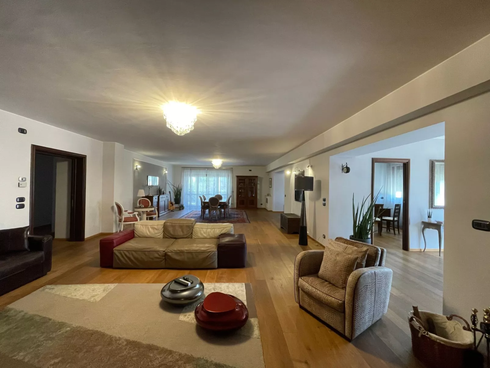 GROSSE LUXUSWOHNUNG-Inside