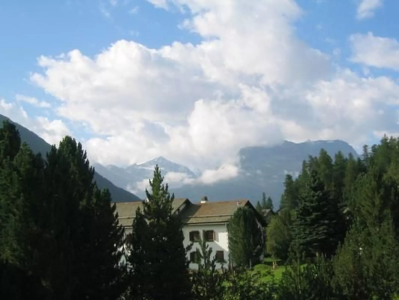 CHesa Burdun-Outside