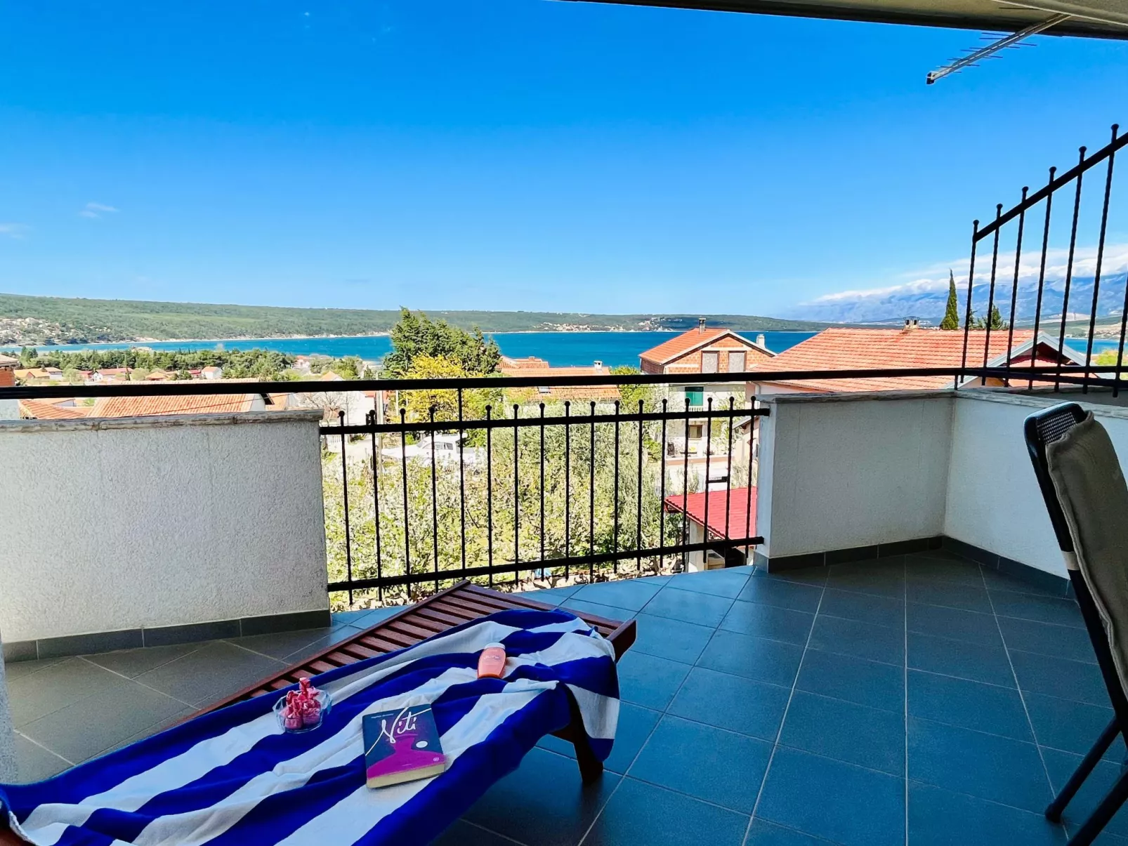 Neu erbautes Apartment mit großem Balkon-Dehors