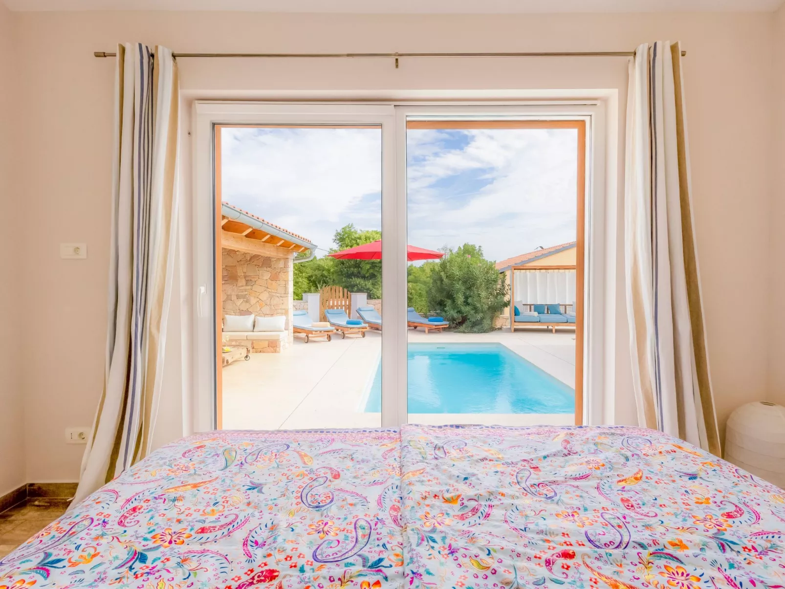 Detailgestaltete Villa mit Pool, Sauna und Hot Tub