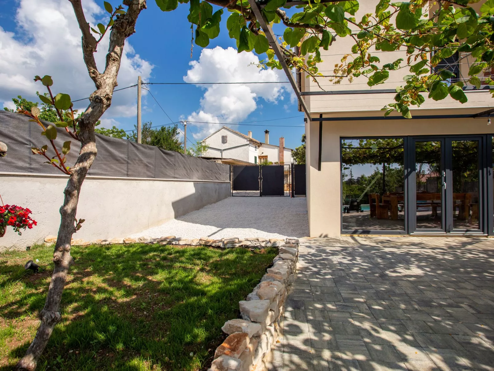 Schönes Ferienhaus in Modrusani mit Großem Garten