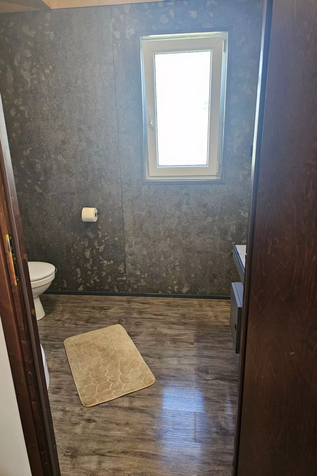 "Brown House" mit eigener Terrasse-Inside