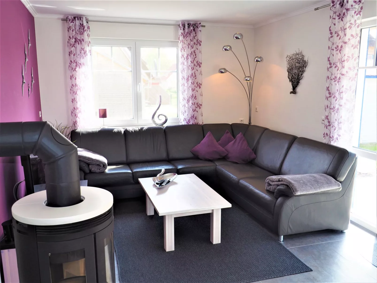 Traumhafte Reetdach-Doppelhaushälfte mit Garten