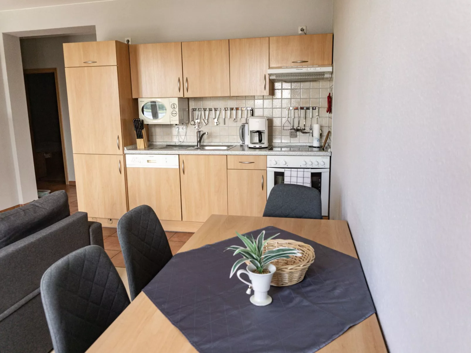 Mit Blick auf das Wasser-Inside