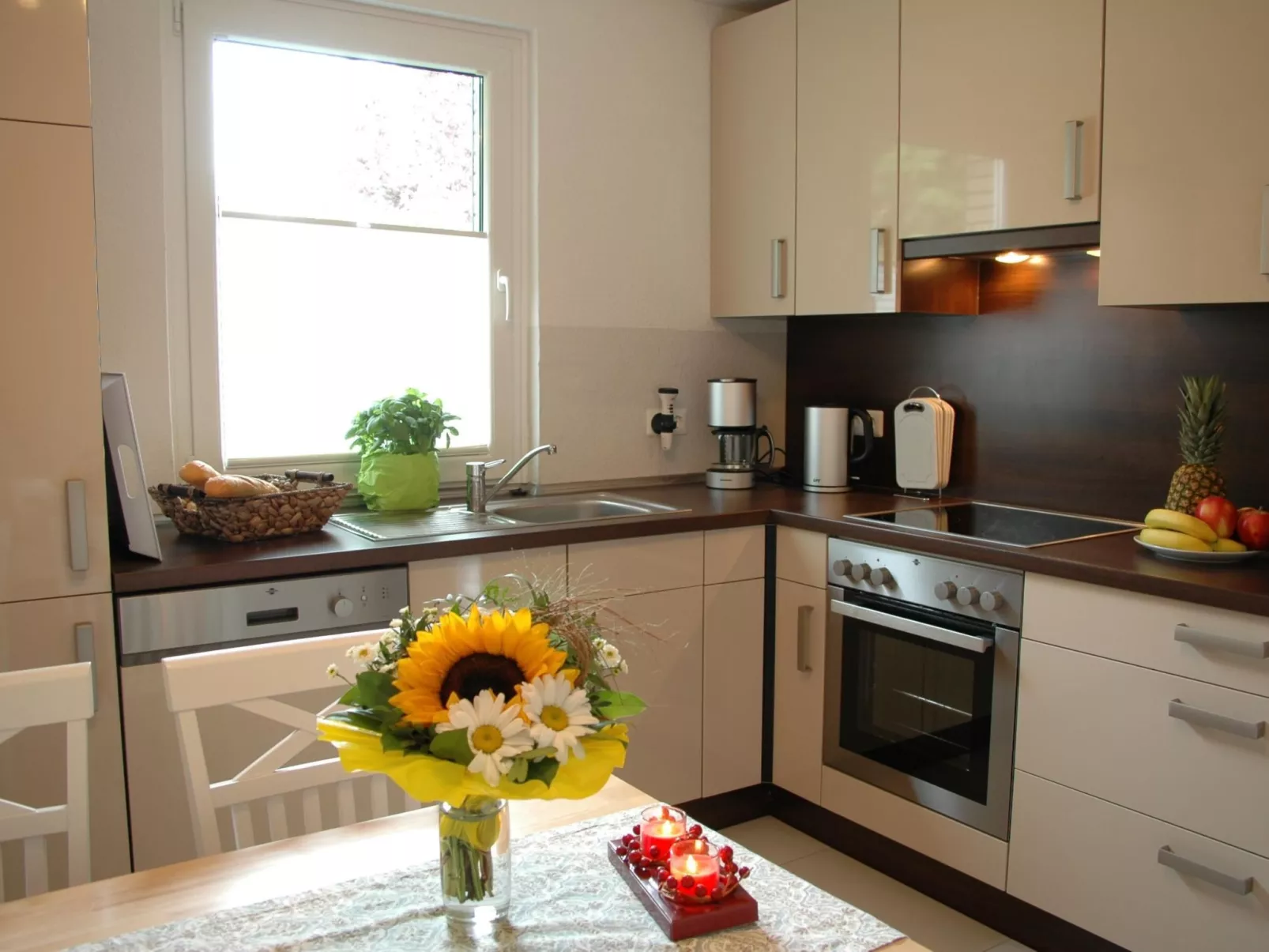 Mit Indoorpool, Garten und Partyraum-Image-tags.info