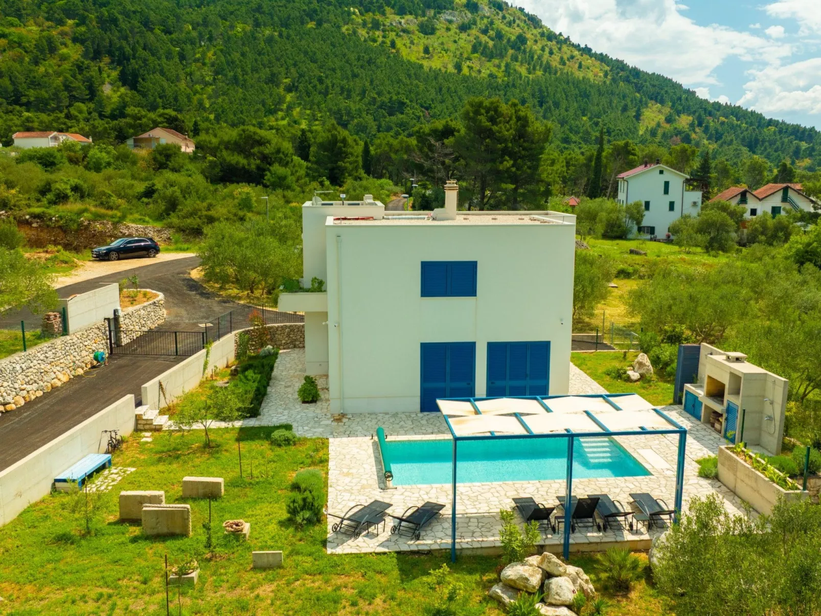 Modernes Ferienhaus in Zaostrog mit Beheiztem Pool-Outside
