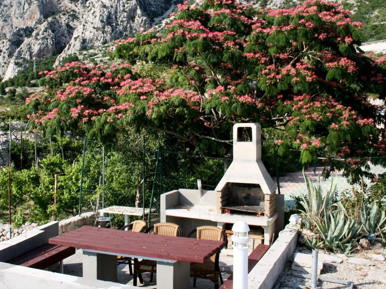 Tolle Wohnung in Drašnice mit Schönem Garten-Outside