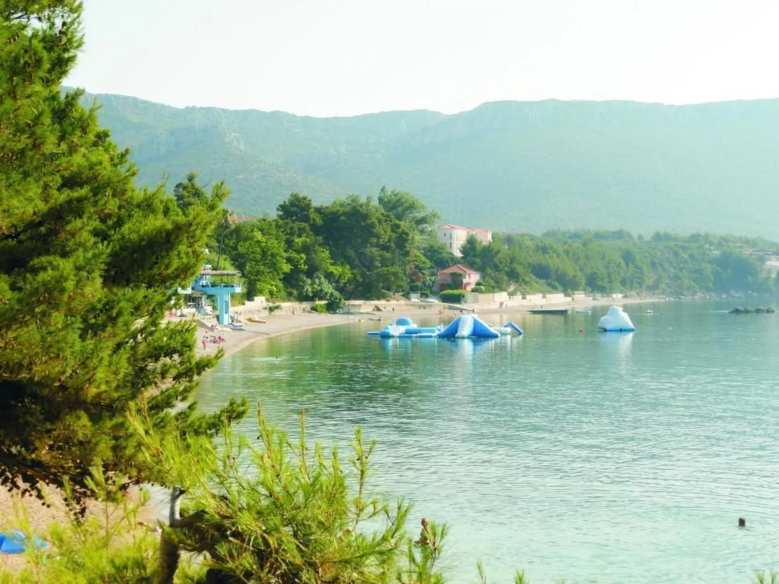 Karmen auf zwei Ebenen mit Garten-Outside