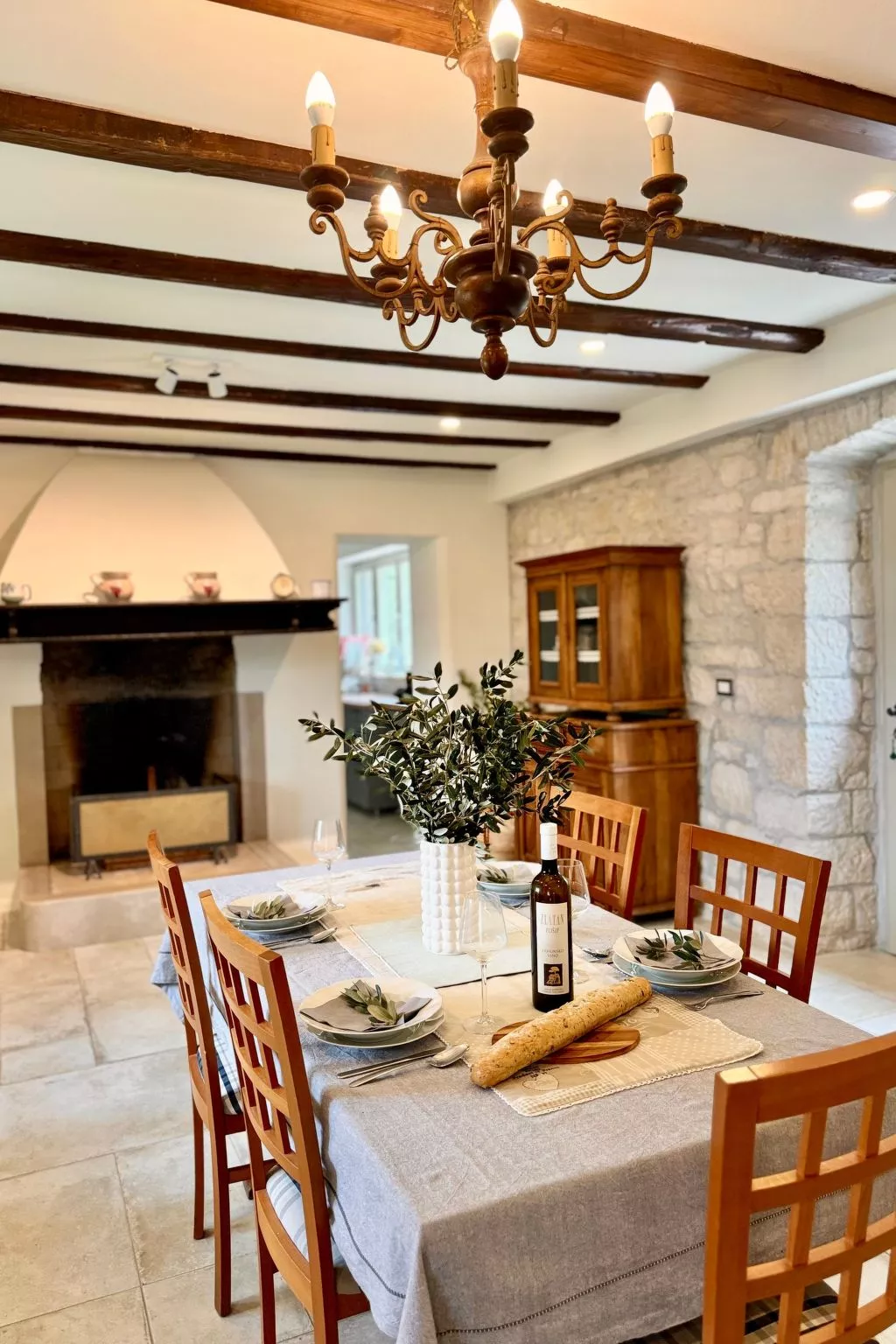 Ferienvilla mit Garten, Grill und Terrasse-Drinnen