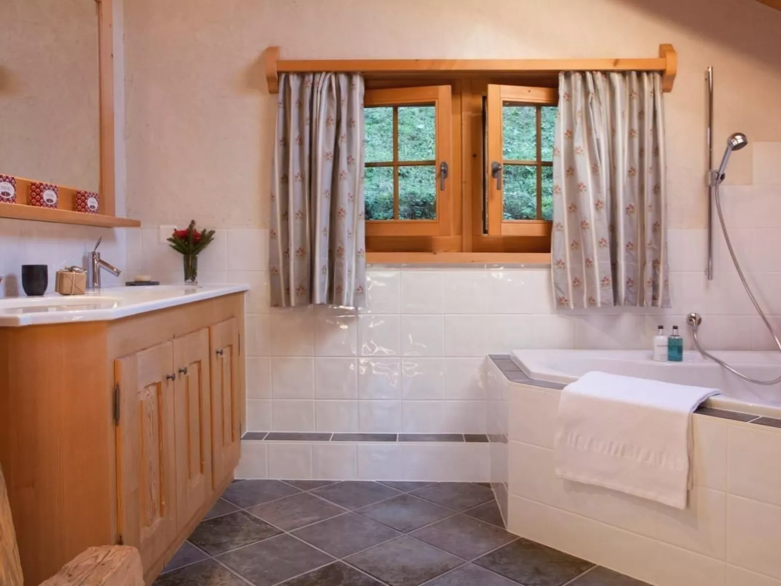 Berghütte "Le Chalet de Lara"-Dedans