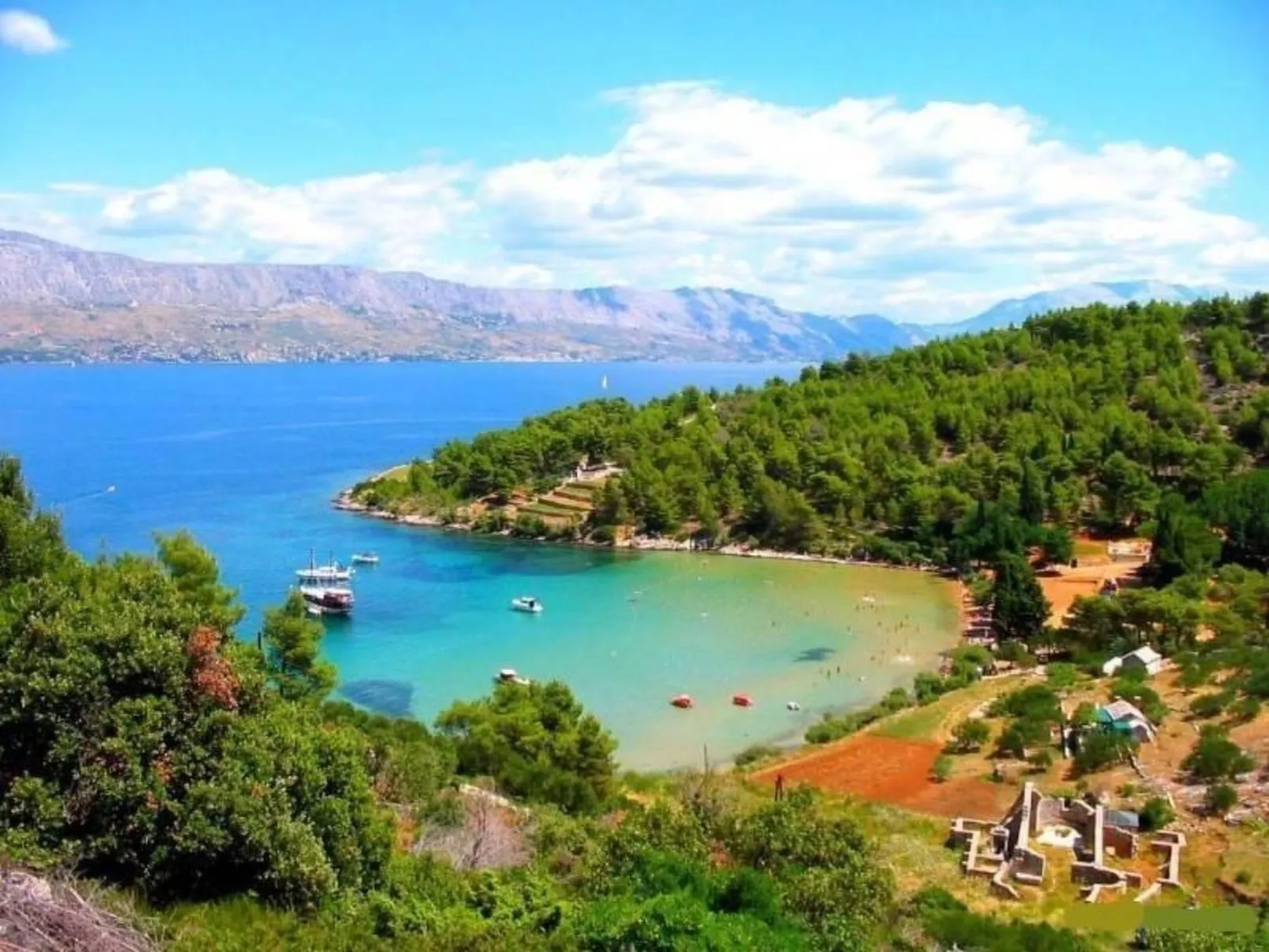 Ferienvilla in ruhiger Lage mit Pool-Draußen