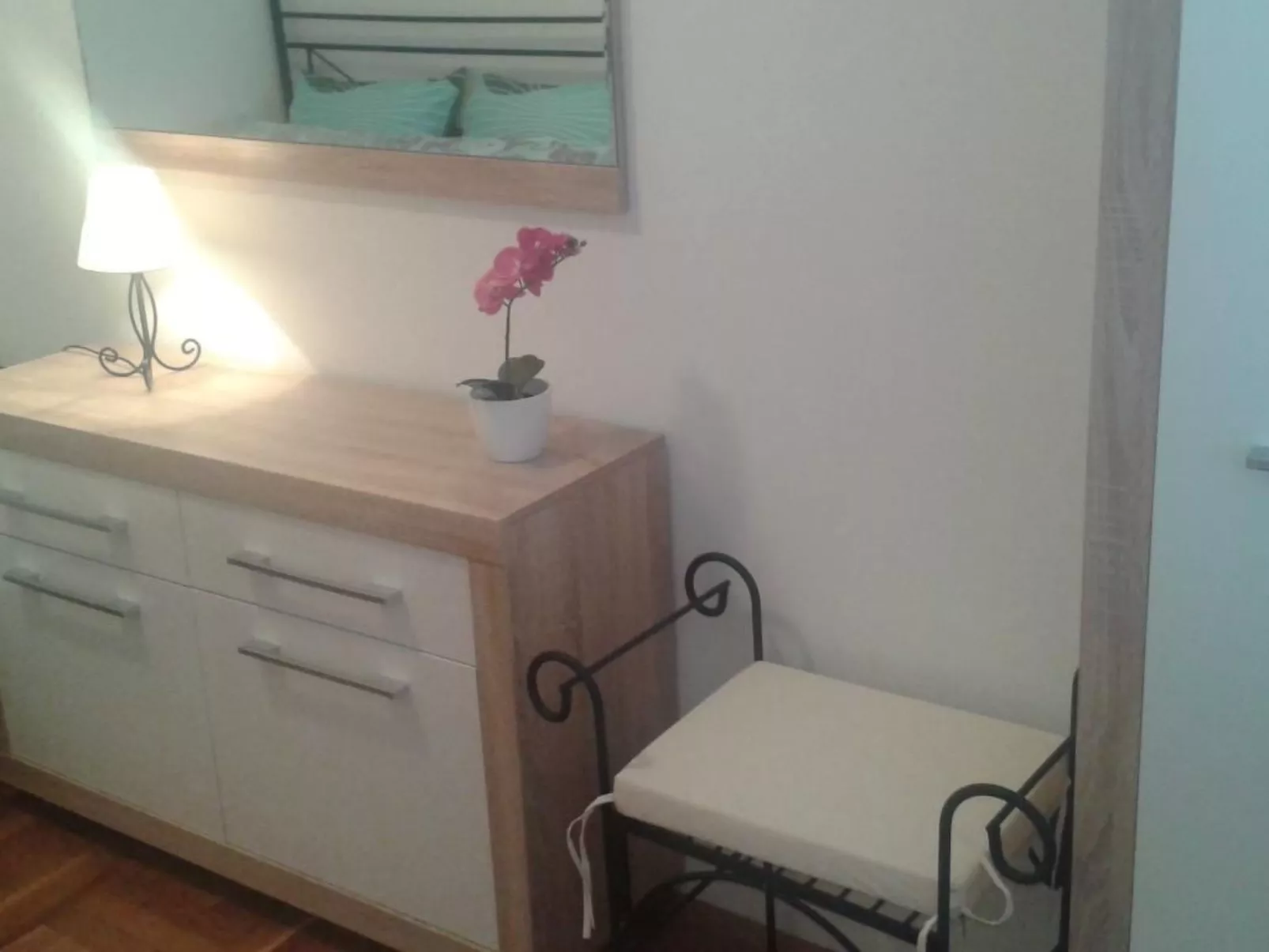 Mit Garten, Grill und Terrasse-Drinnen