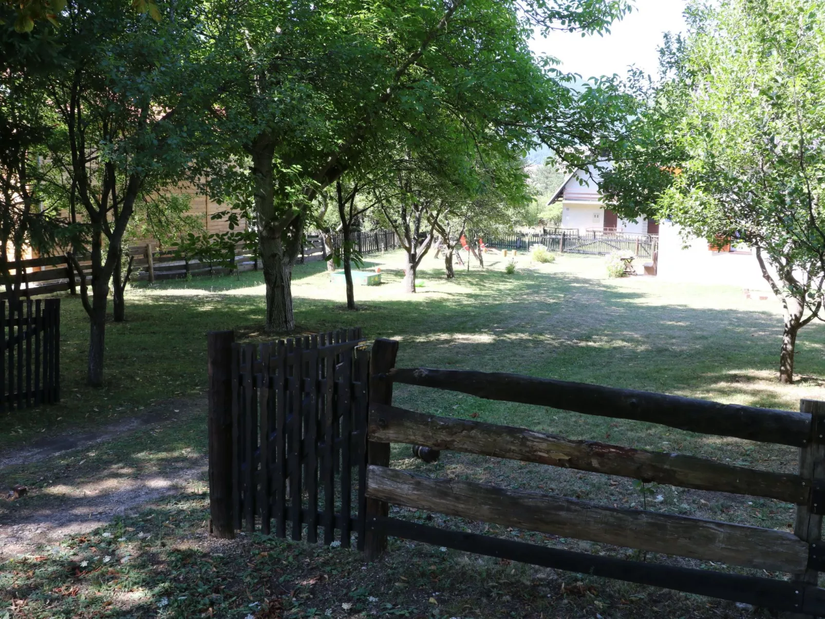 Mit Garten, Grill und Terrasse-Outside