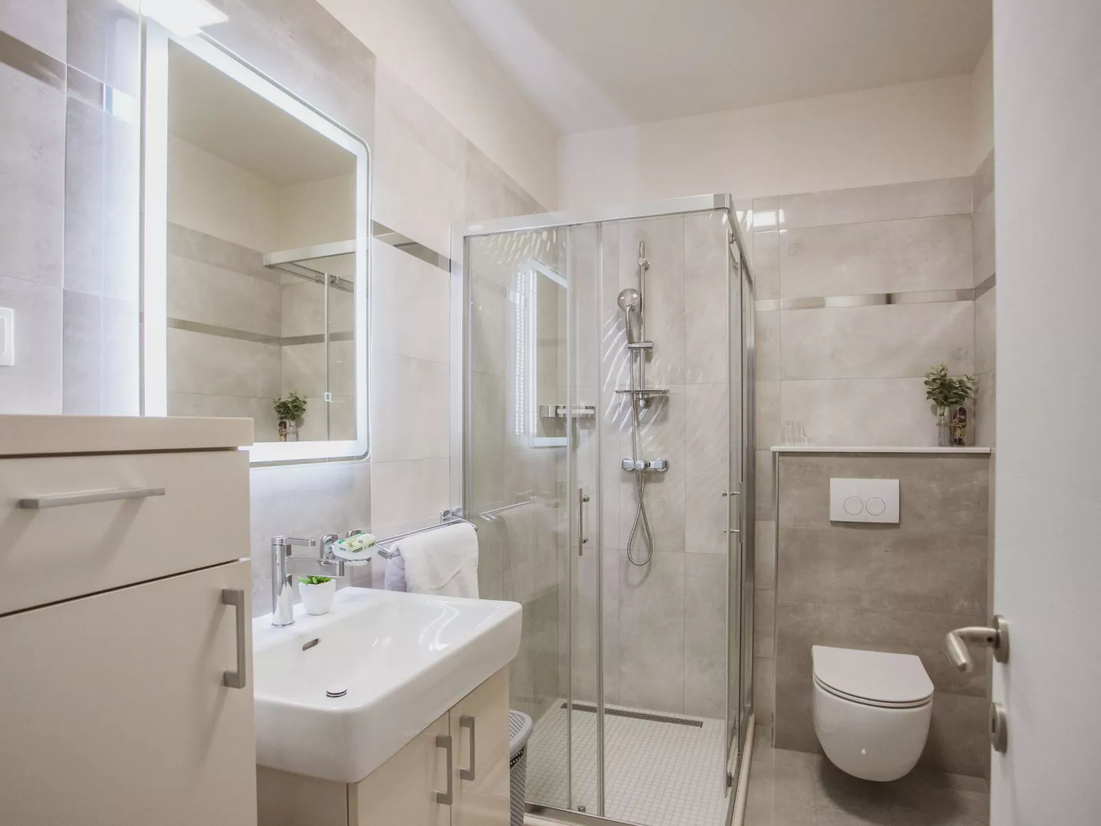 Luxuriöses Ferienhaus Lucija mit Jacuzzi-Inside