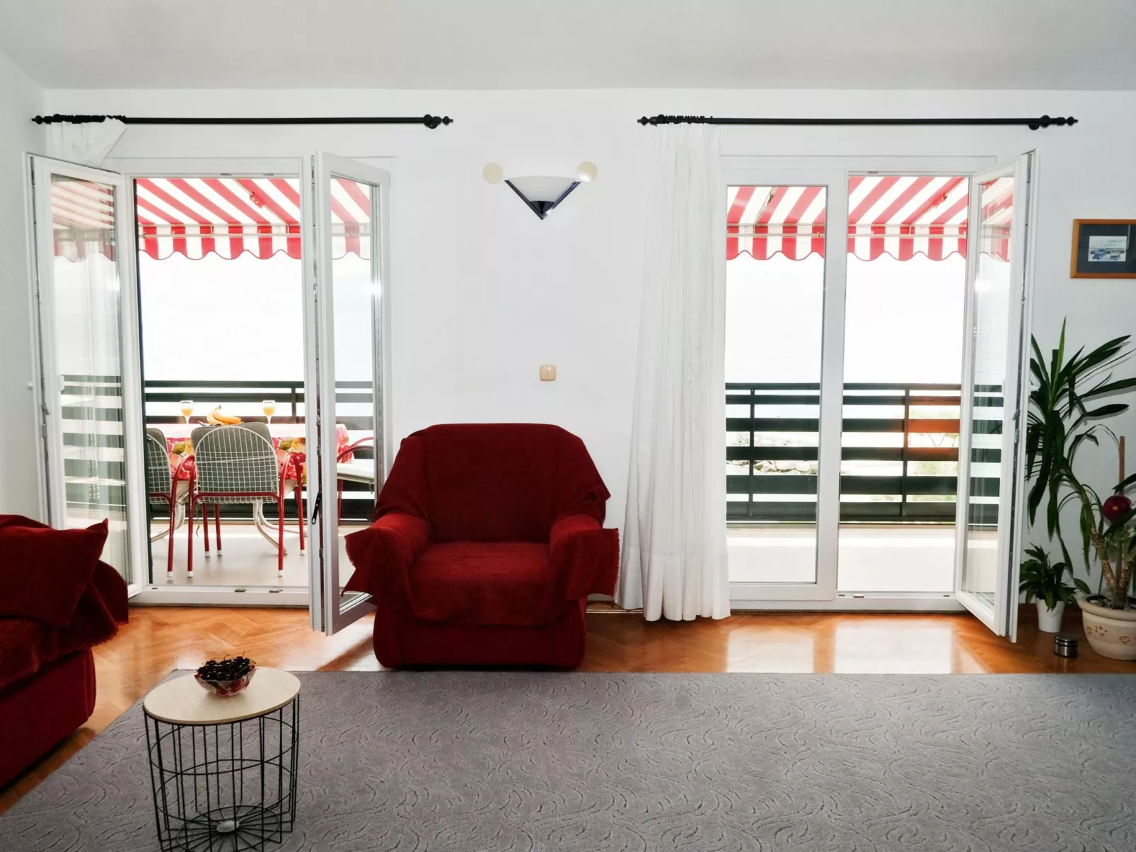 Große Ferienwohnung in Duće mit Privatem Balkon und Meerblick-Inside