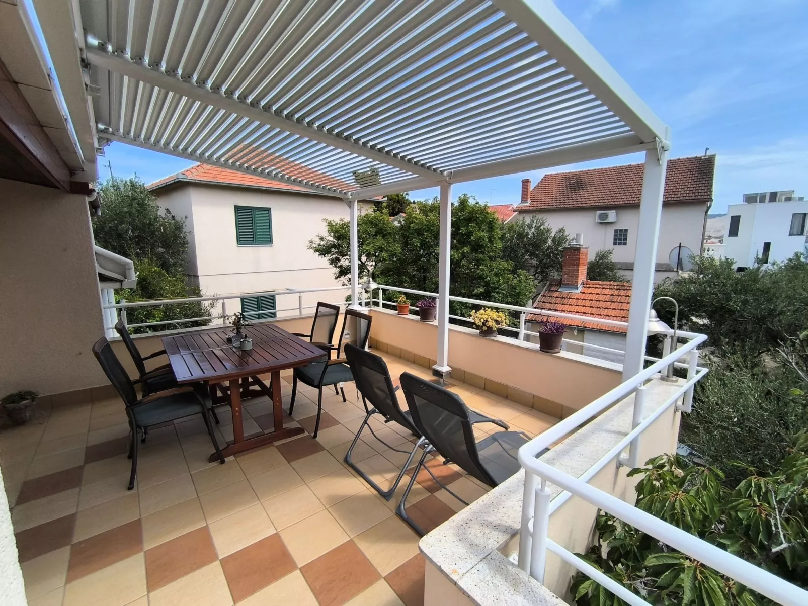 Für 3 Personen  + 1 Kind ca. 68 m&sup2; in Žaboric, Dalmatien (Gespanschaft Sib-Outside