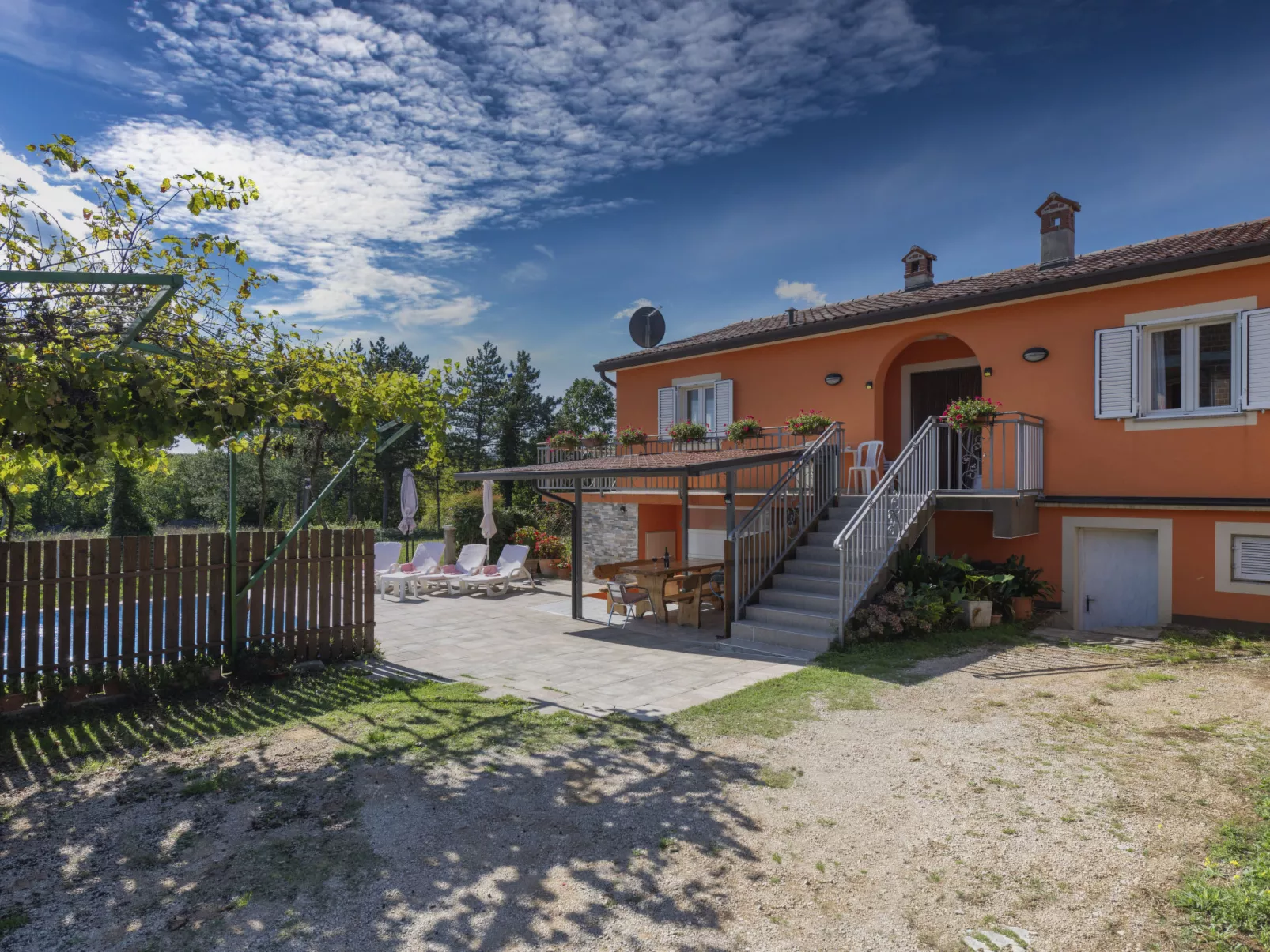 Haus Orange - Familienfreundliche Lage mit Pool