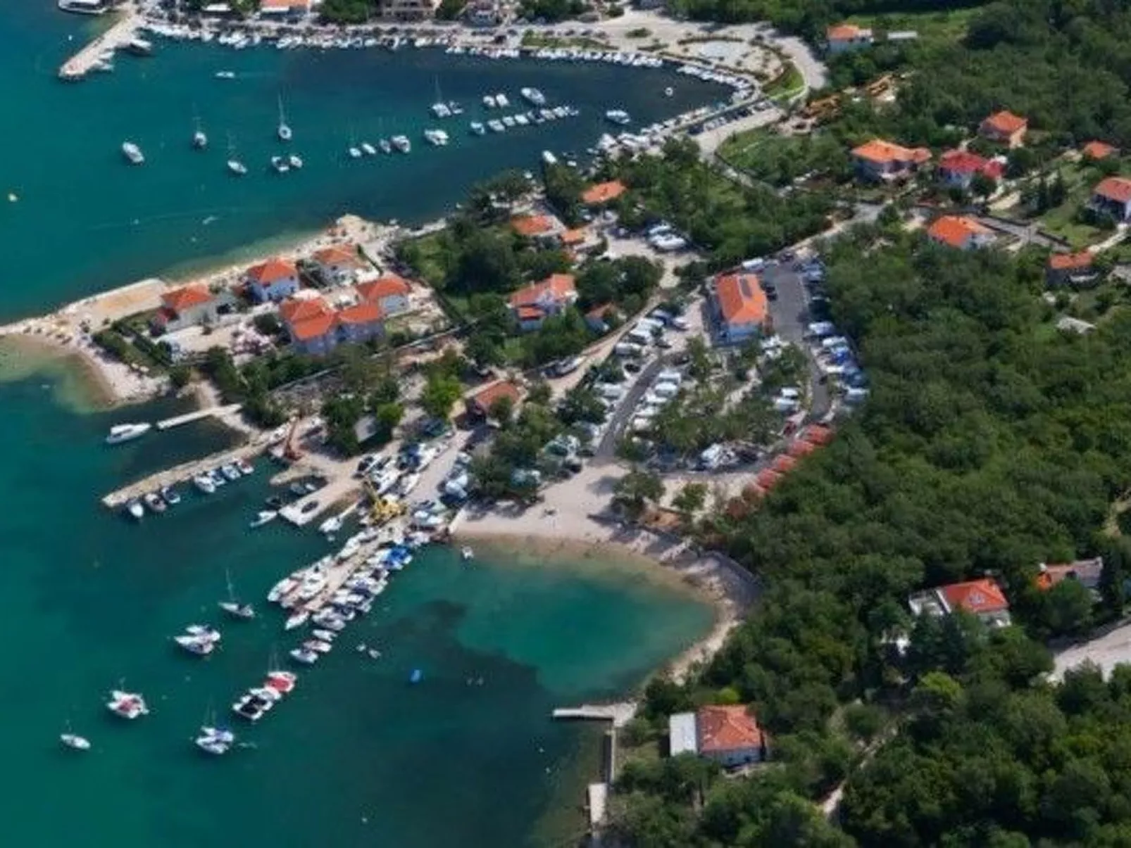 Große Wohnung in Klimno mit Möbliertem Balkon-Dehors