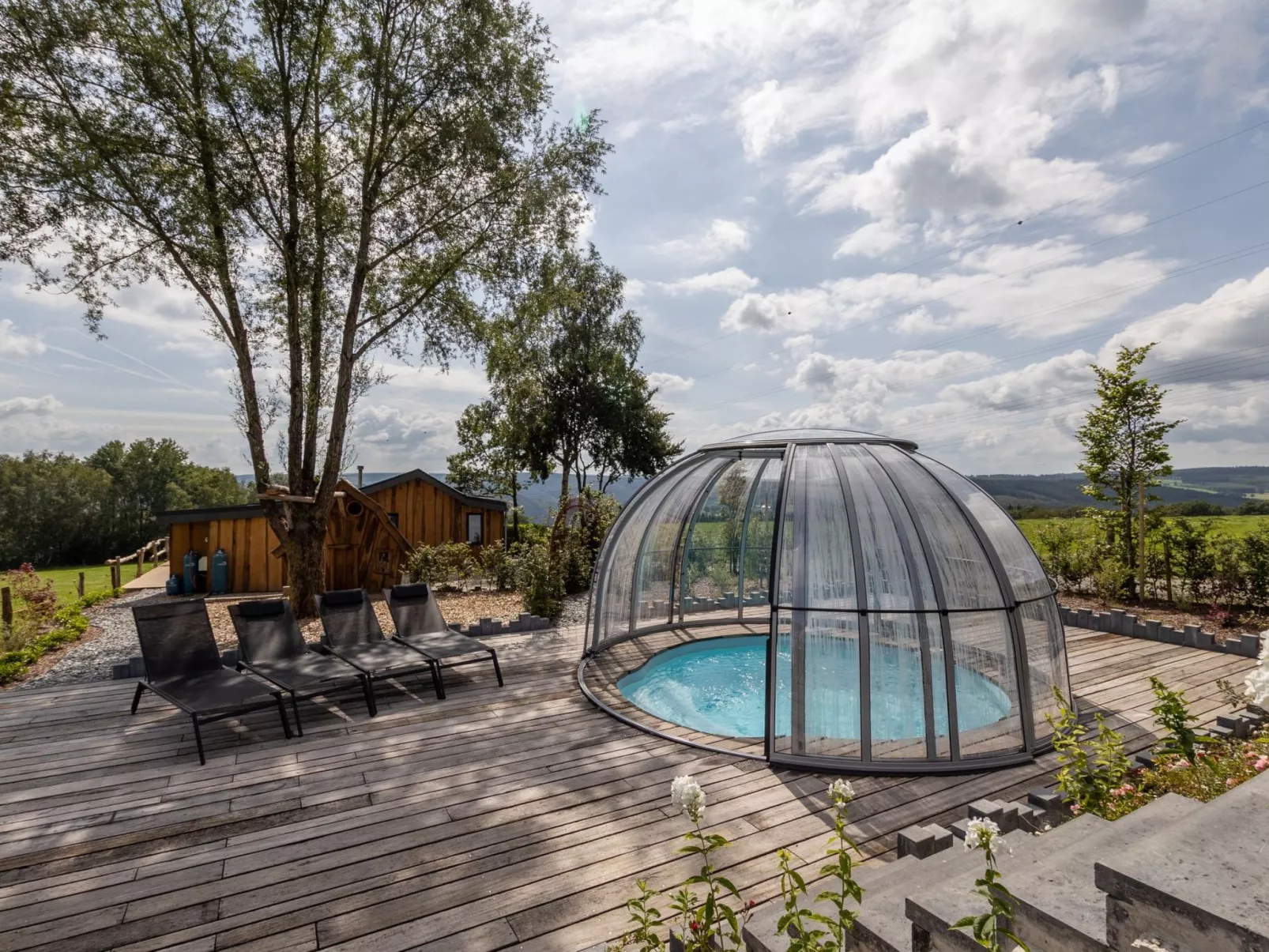 Landhaus mit Hallenbad-Outside