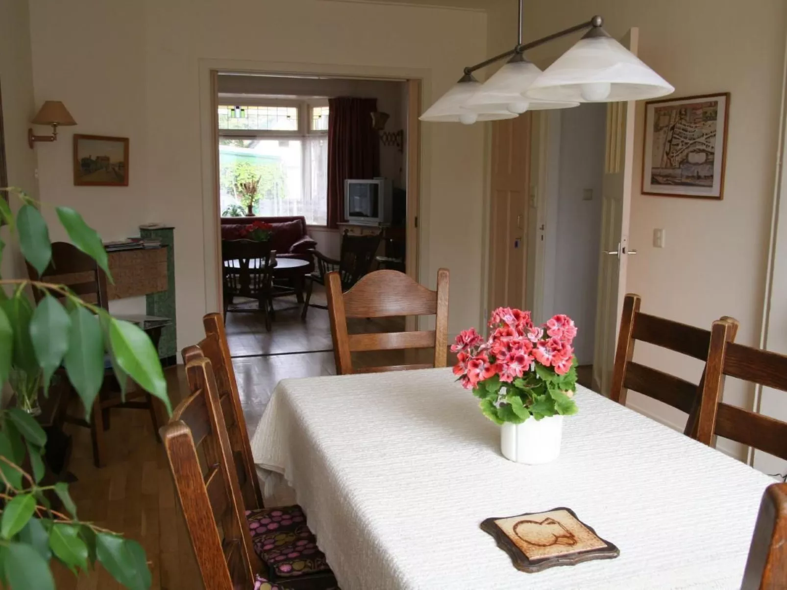 Ferienvilla mit Garten, Grill und Terrasse