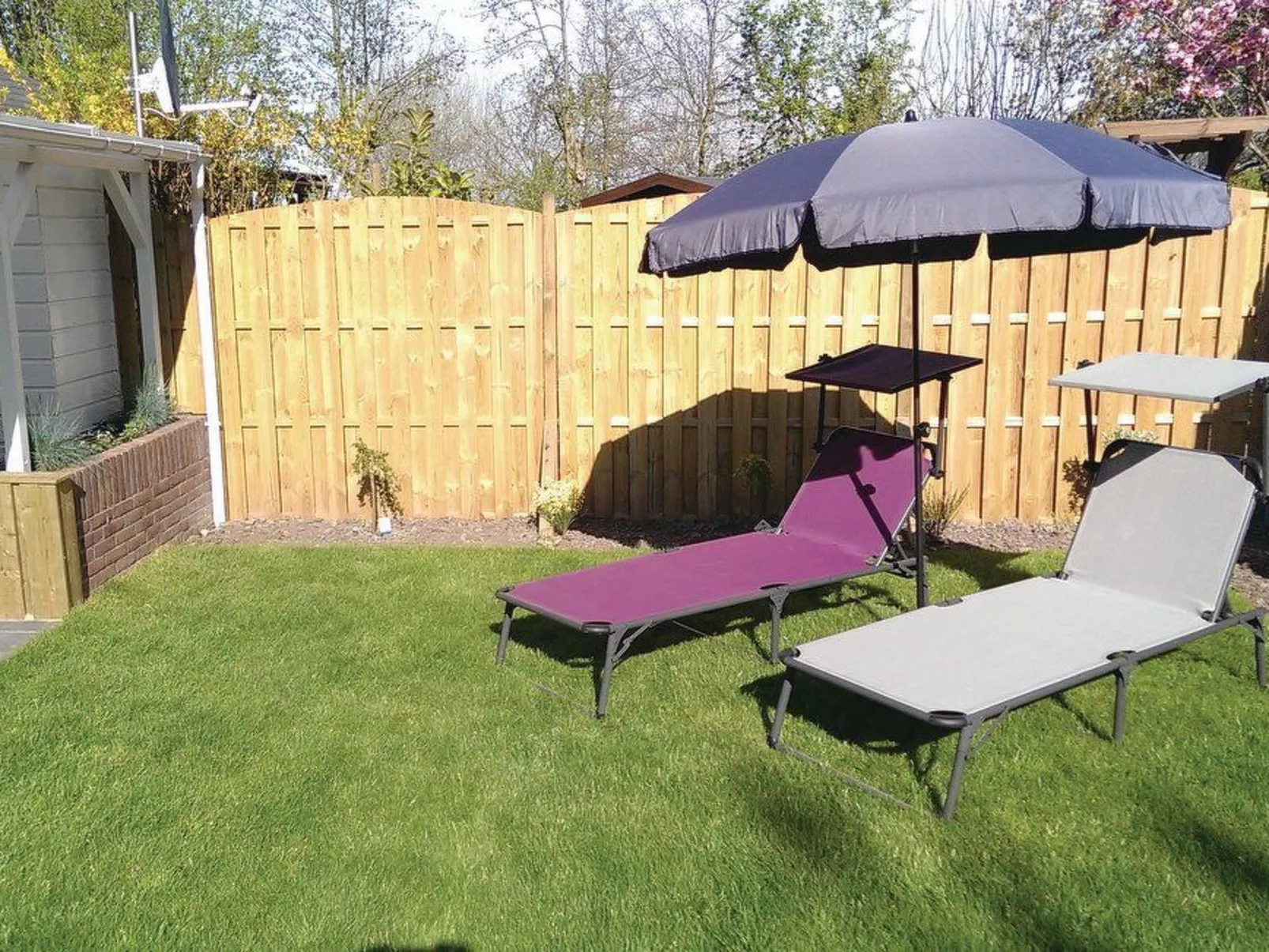 "Buurtweg213" mit Schwimmbad-Draußen