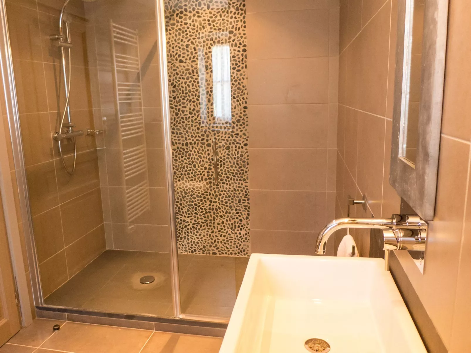 2 hochwertige Mas mit privatem Pool und Blick auf die Landschaft-Drinnen