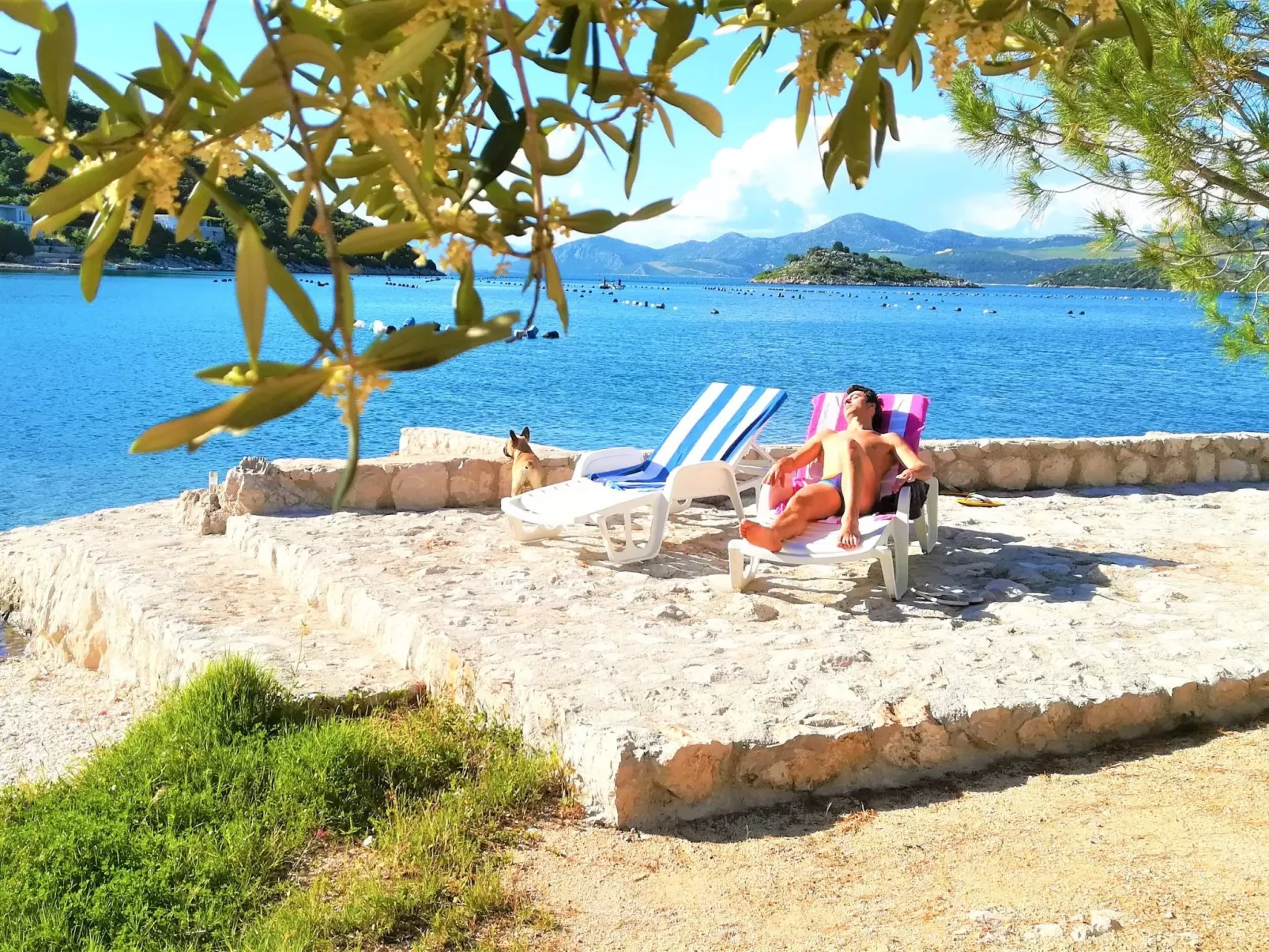 Anwesen mit Blick auf das Wasser-Draußen