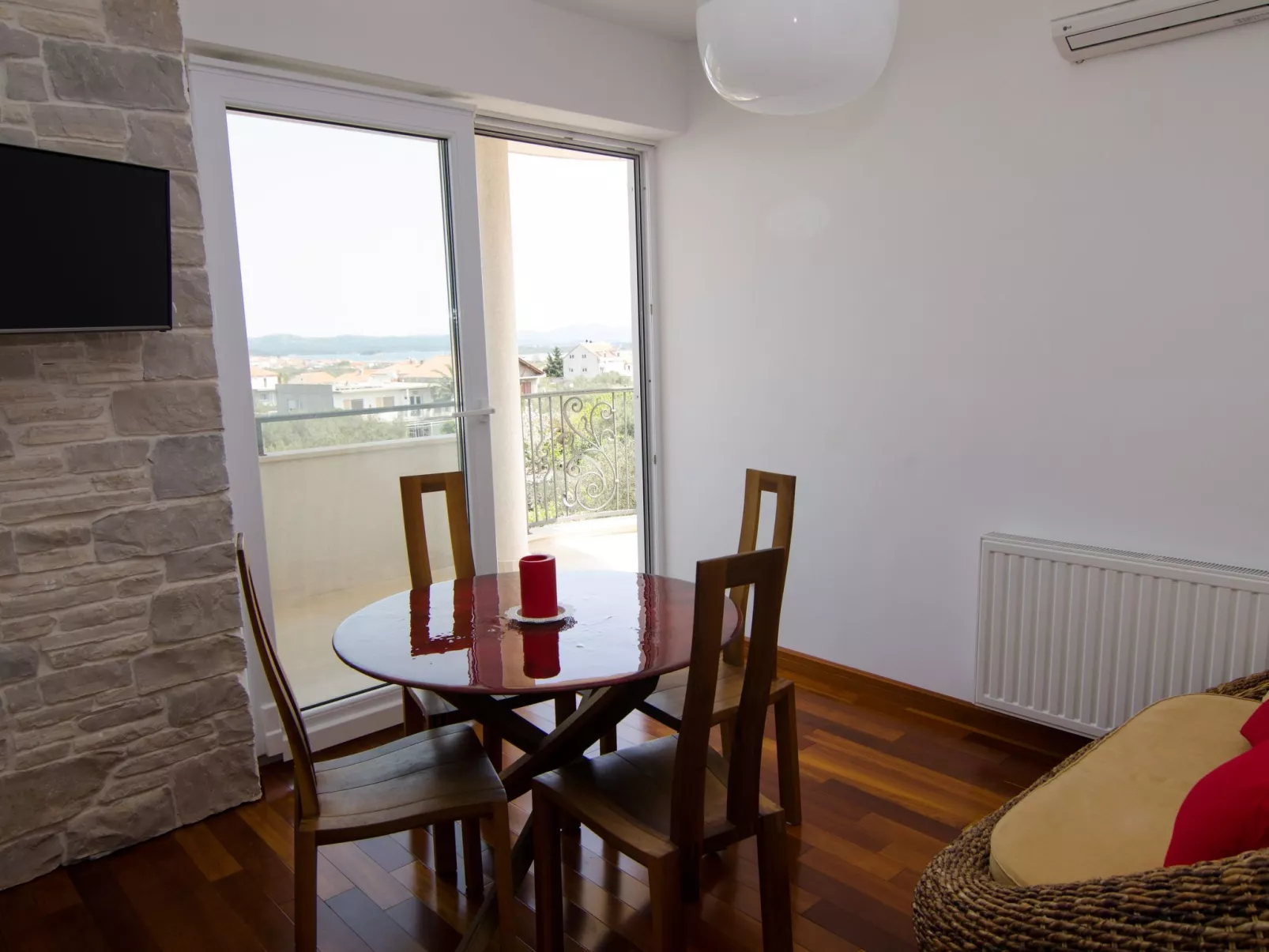 Wohnung für 4 Personen mit Pool-Drinnen