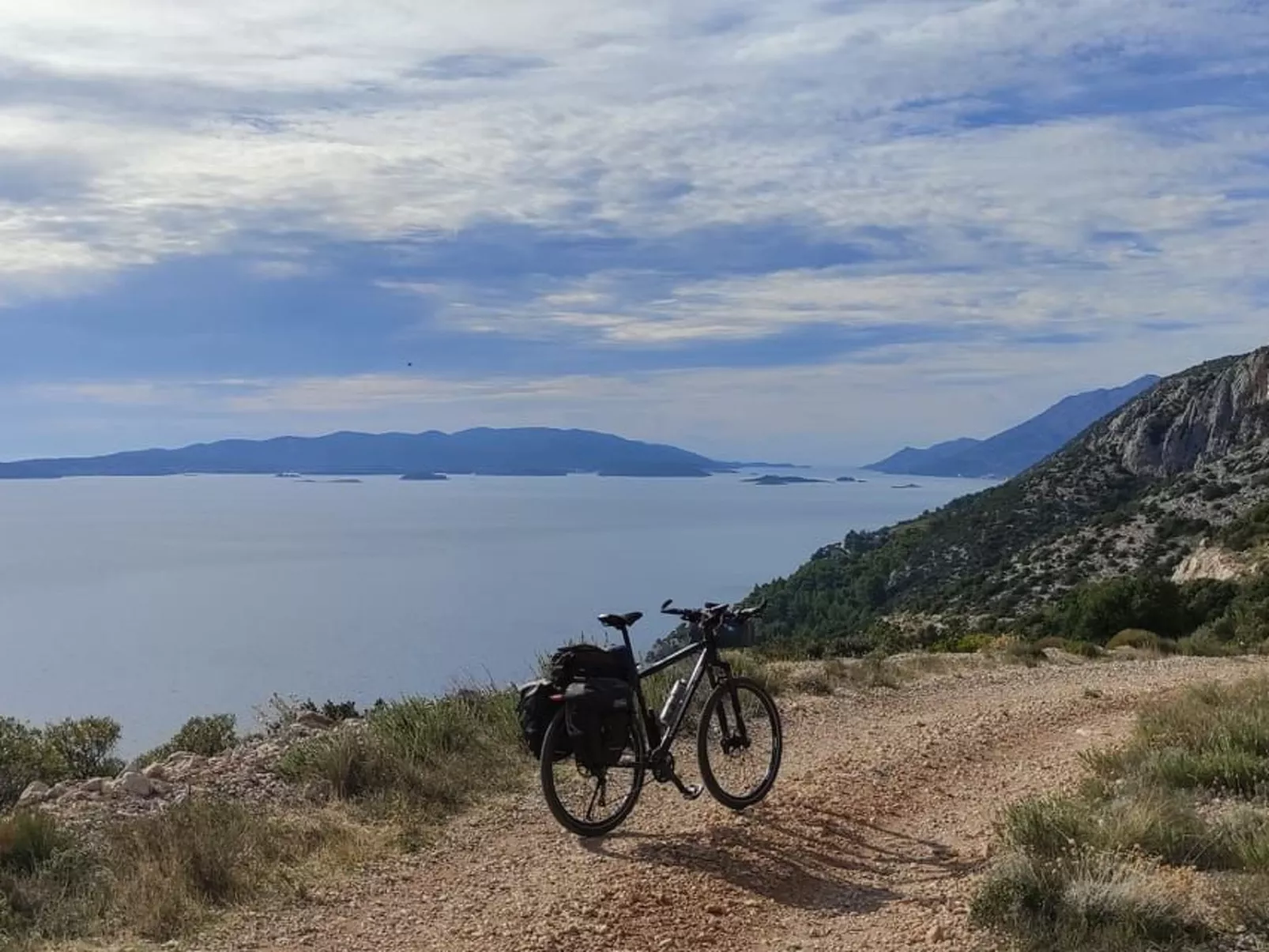 Mit Blick auf das Wasser-Draußen