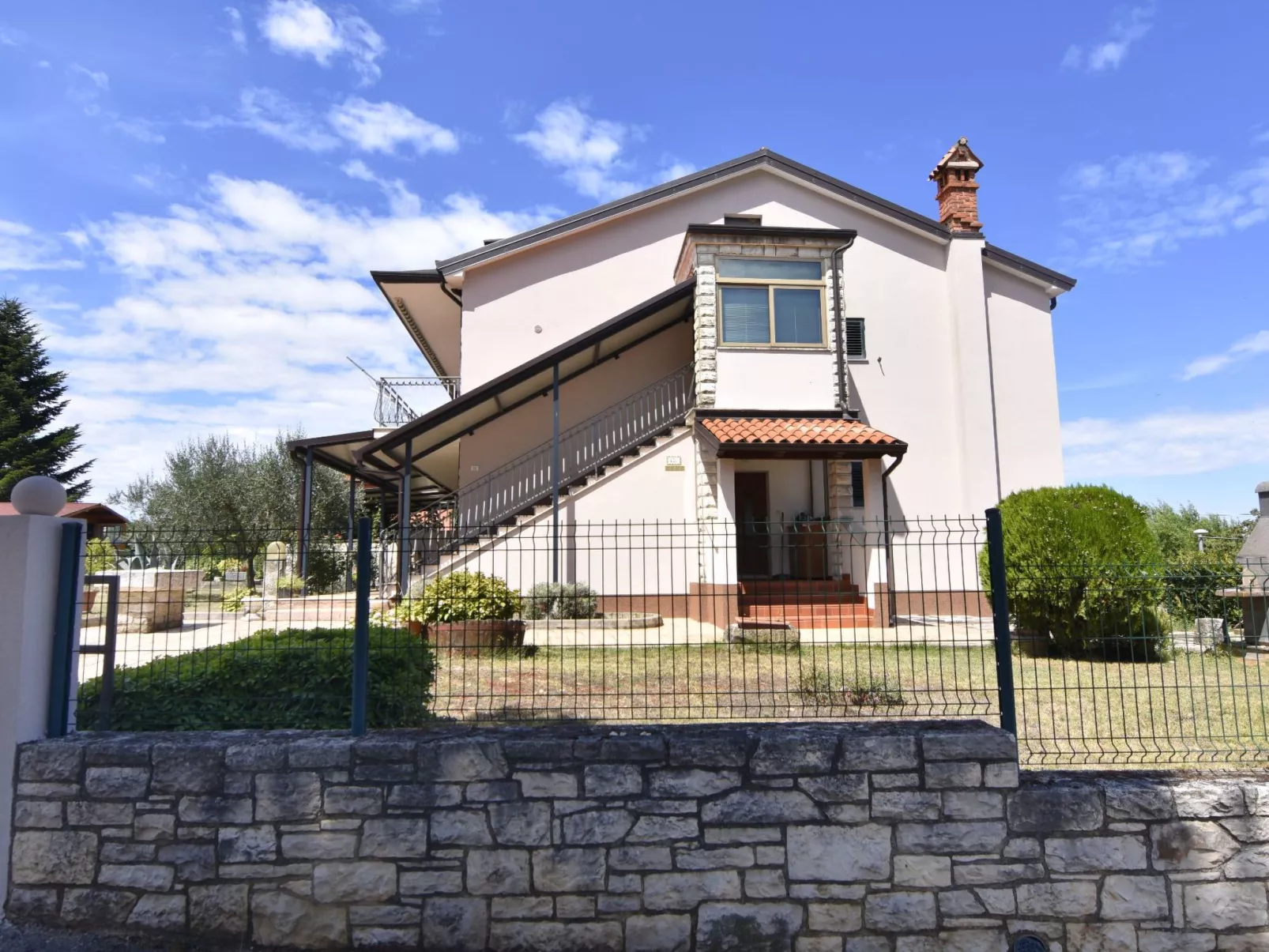 Maria Picudo-Outside