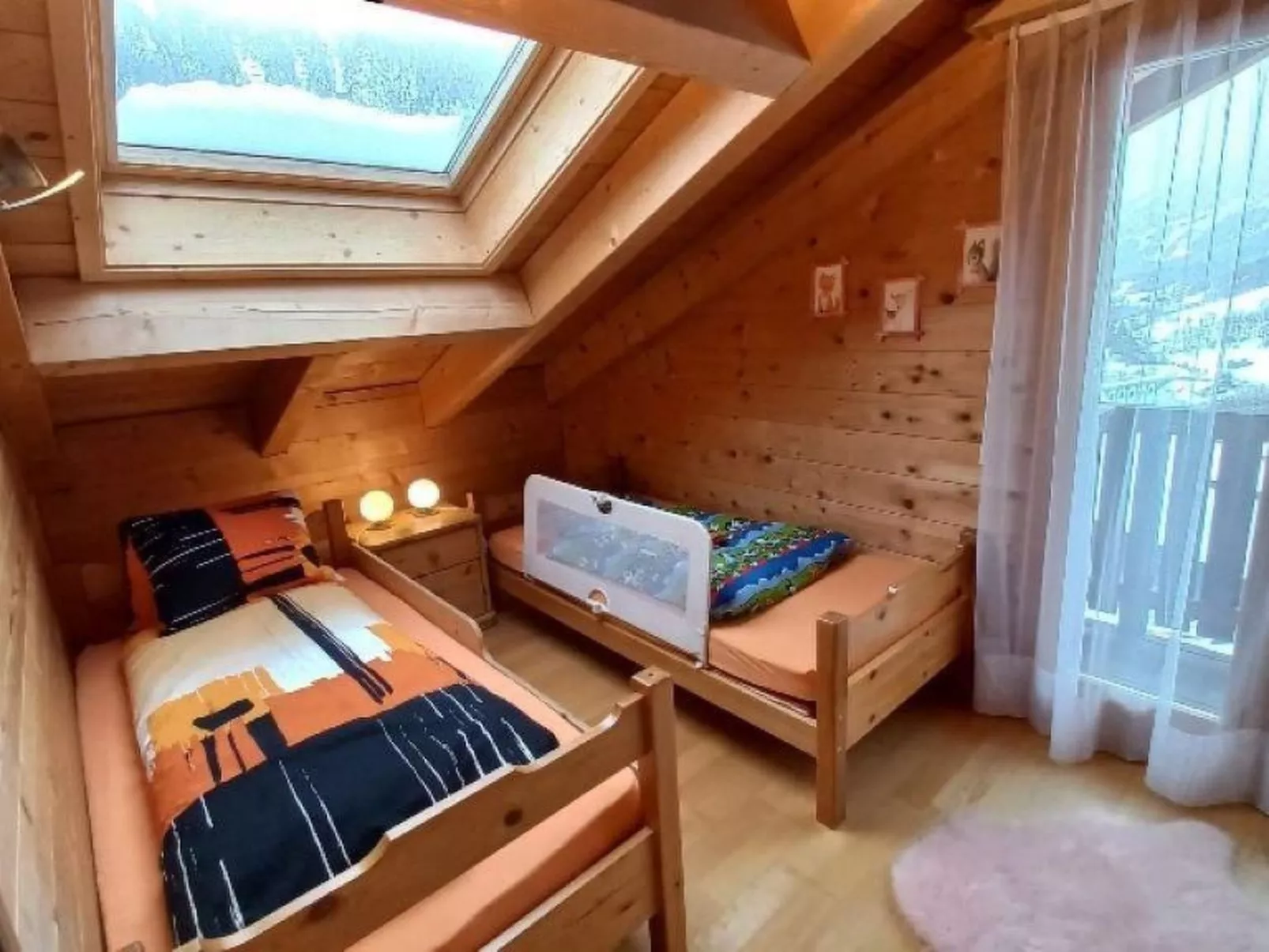 Mit Indoorrutschbahn-Drinnen