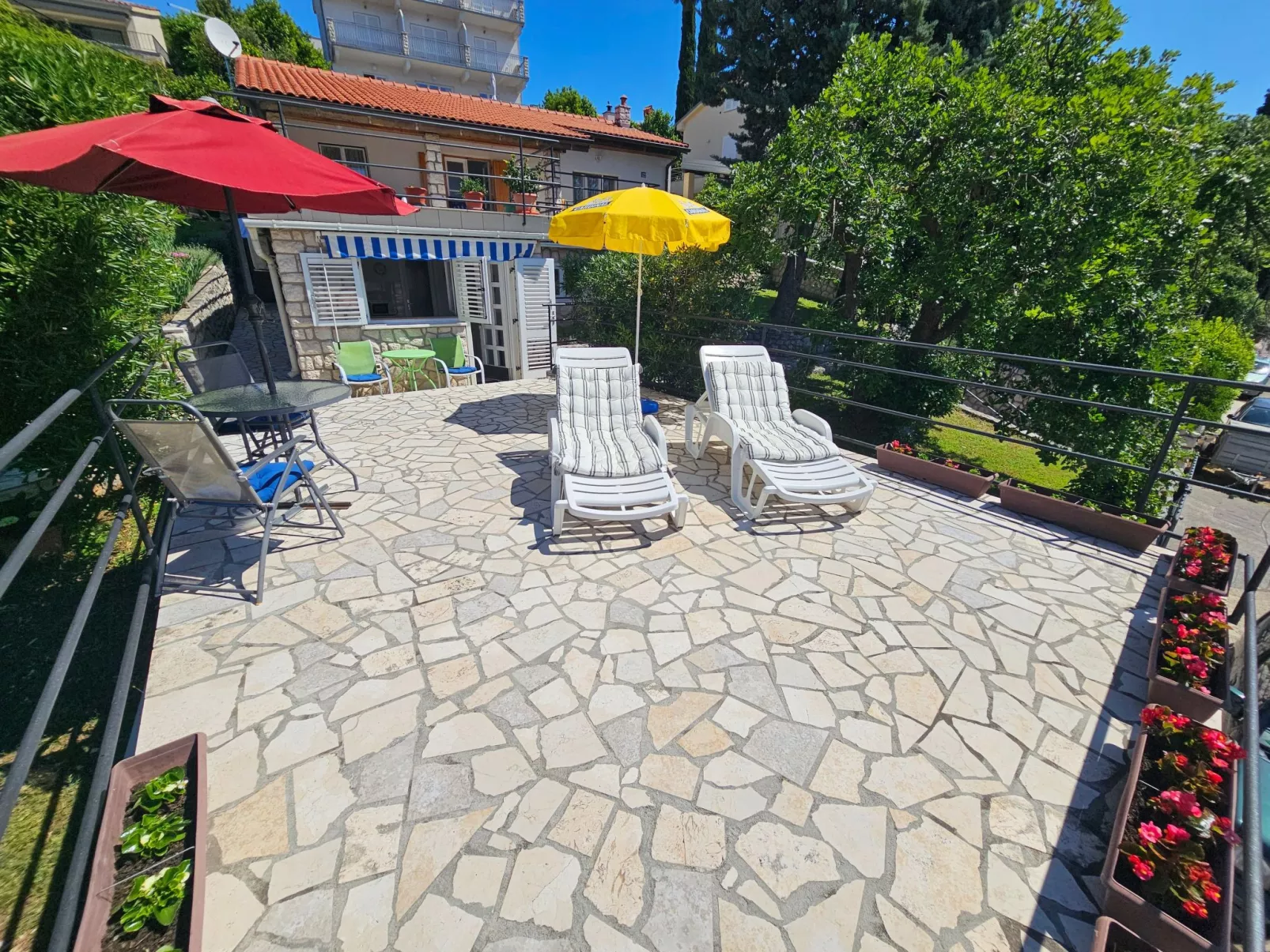 Wohnung mit Terrasse, Grill, Parkplatz-Dehors