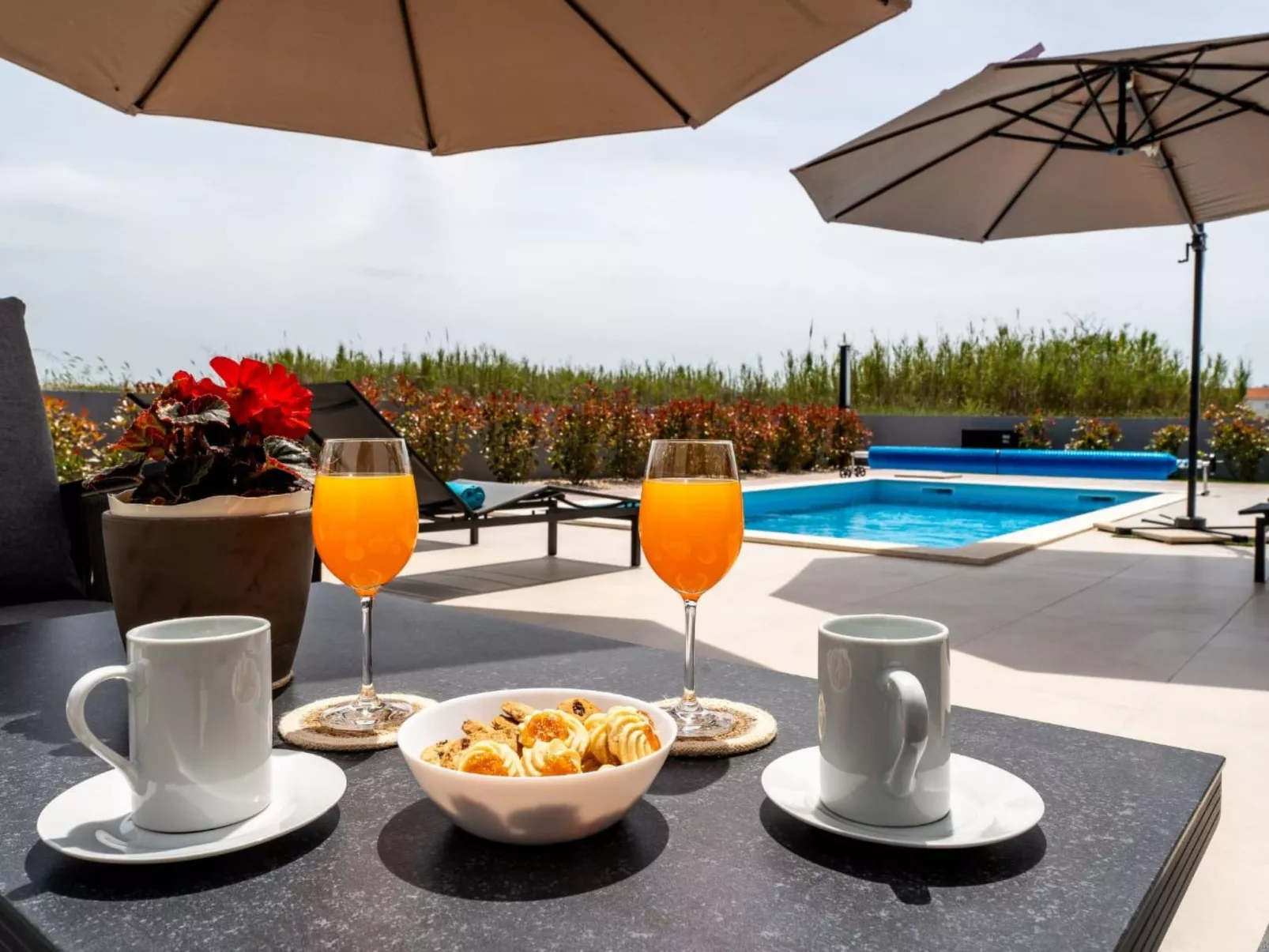 Villa mit beheiztem Pool - von TA Leut Agency-Draußen